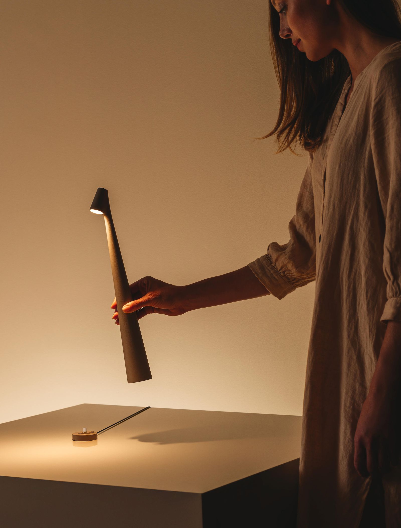 Vibia Настольная лампа Africa 5580 Biege M1 от Vibia — в интерьере