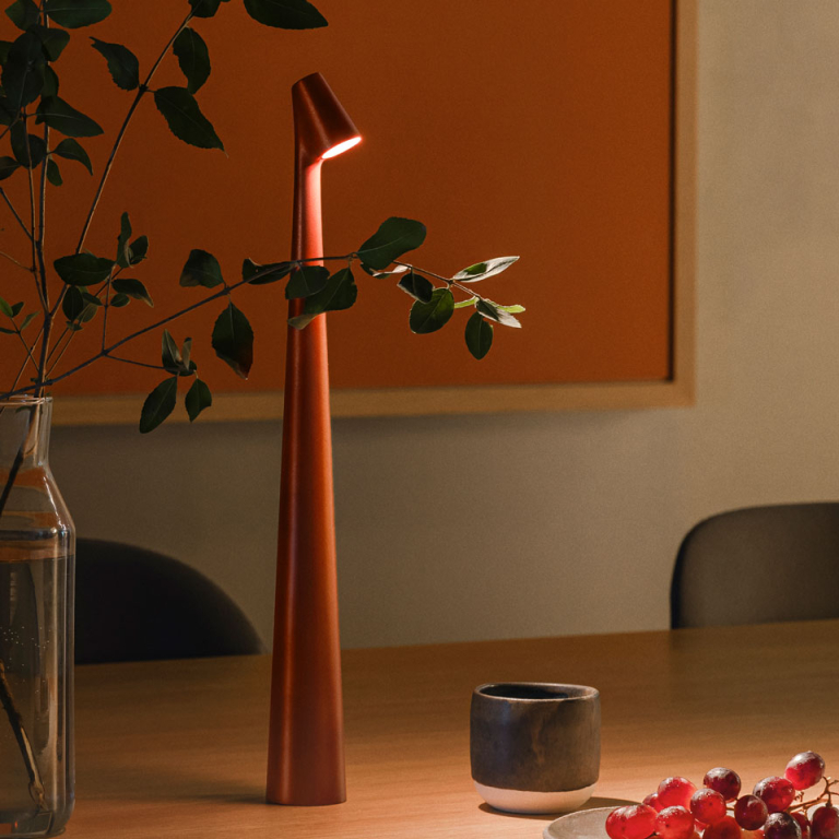 Vibia Настольная лампа Africa 5585 Terra Dark от Vibia — в интерьере