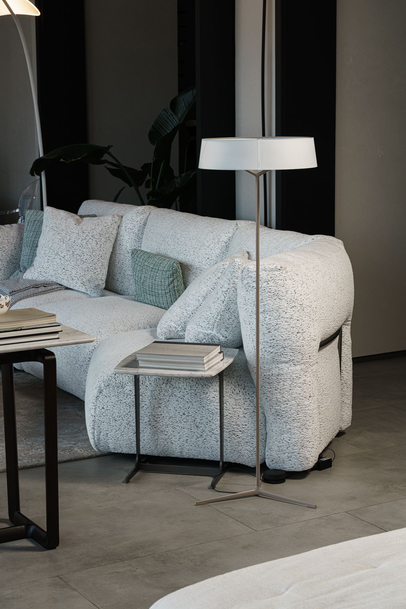 Vibia Торшер Dama 3230 от Vibia — в интерьере