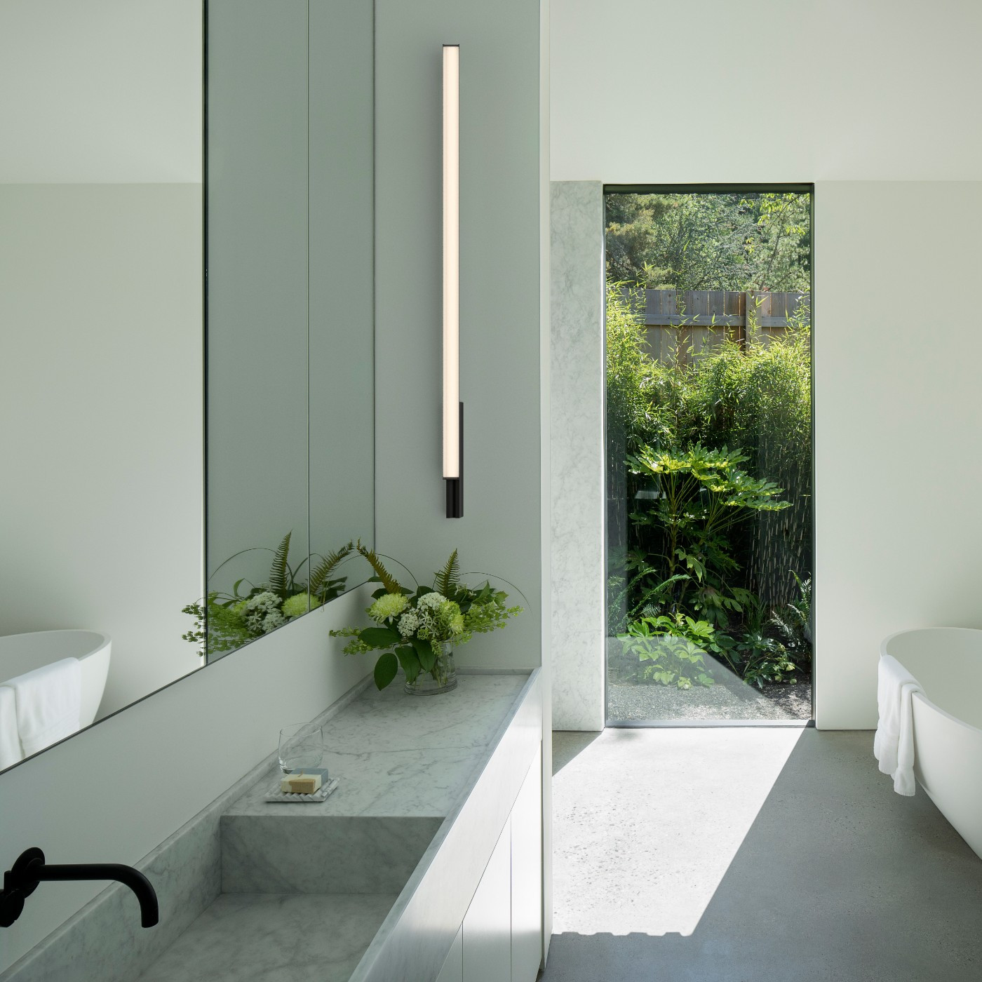 Vibia Бра Spa 5993 IP44 от Vibia — в интерьере
