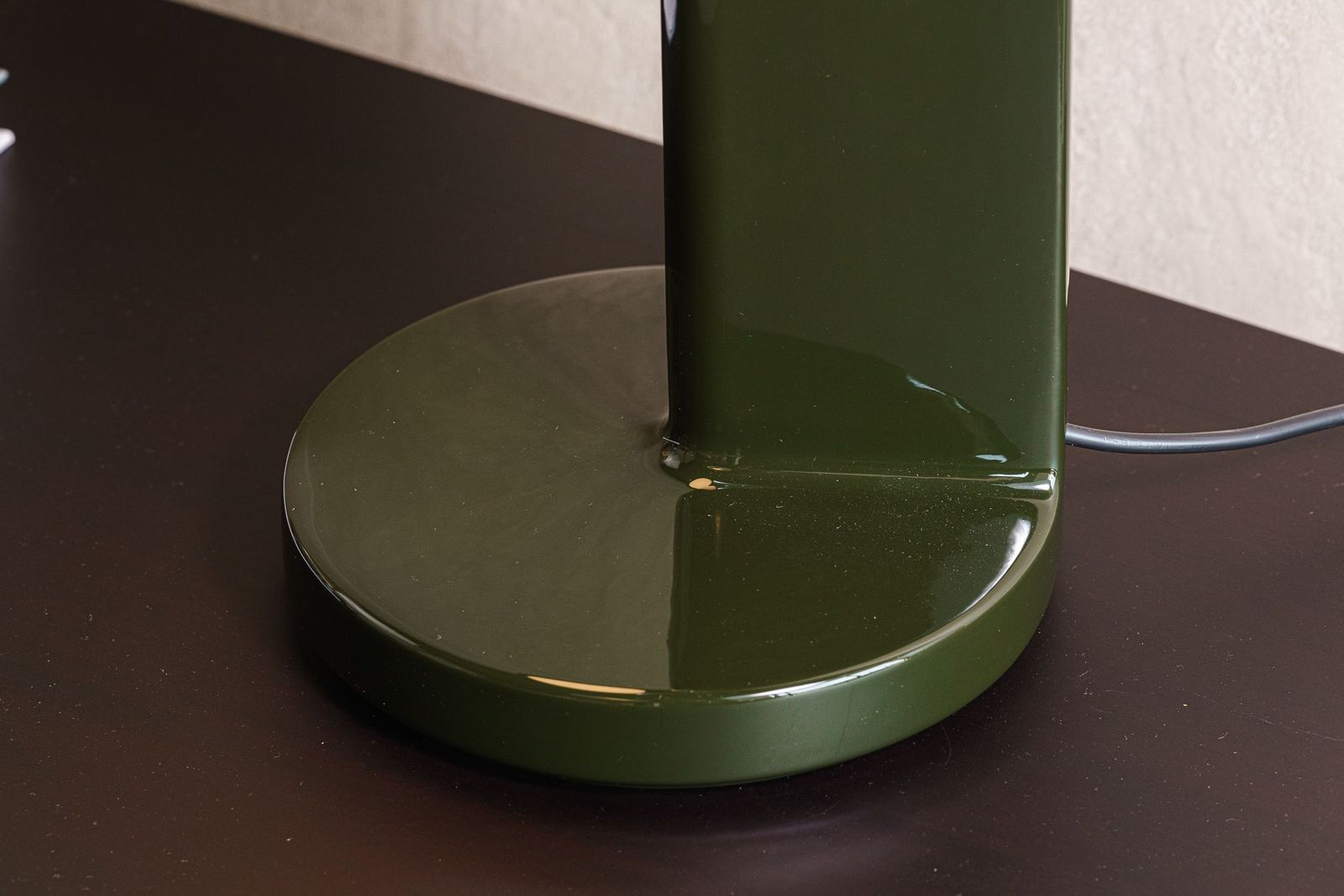 Flos Настольная лампа Ceramique Moss Green от Flos — в интерьере