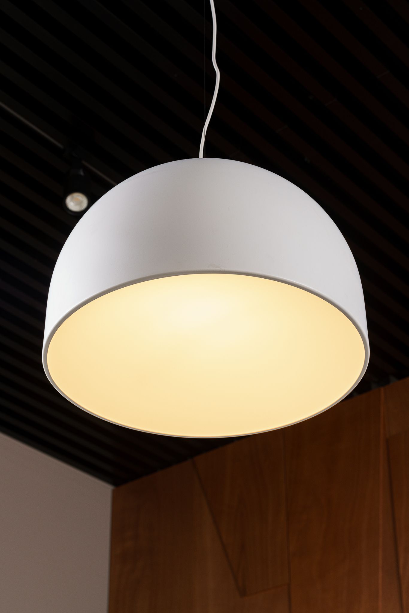 Flos Подвесной светильник My Dome White от Flos — в интерьере