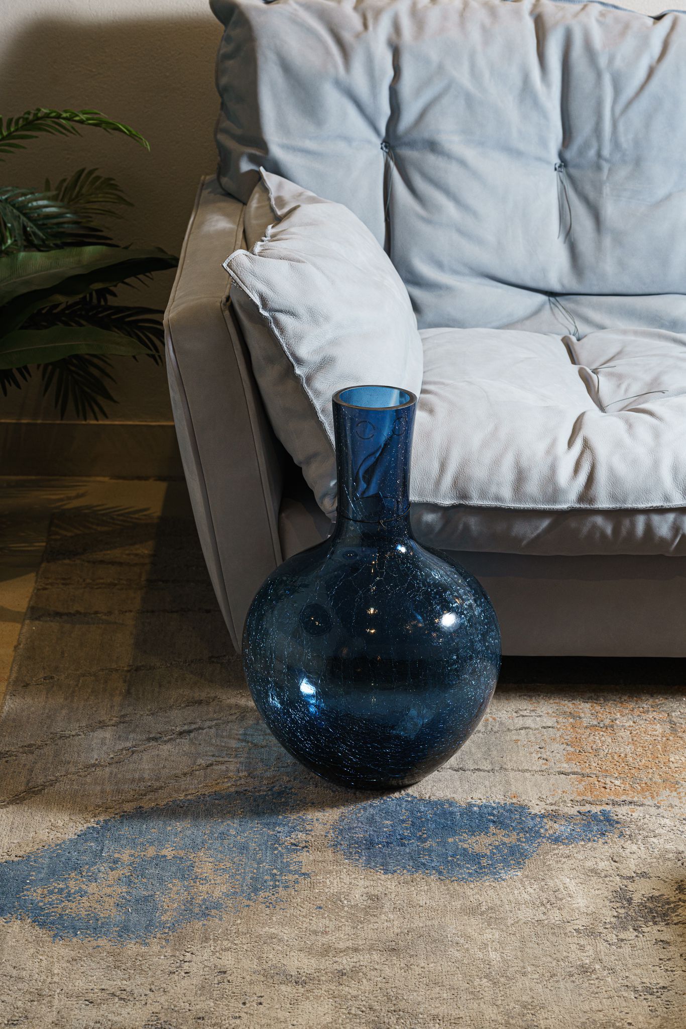Polspotten Ваза Ball Body L Blue от Polspotten — в интерьере