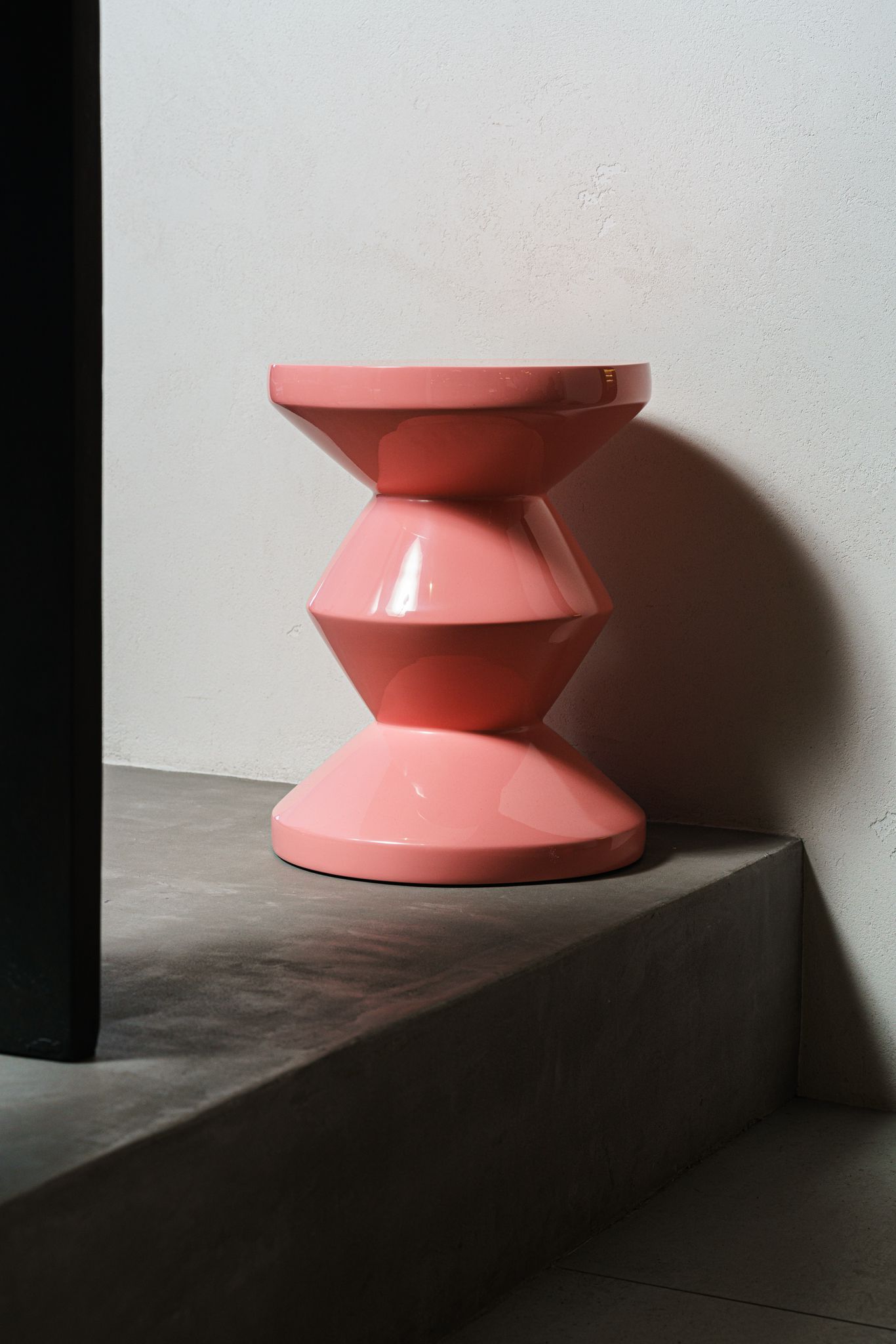 Polspotten Табурет Zig Zag light pink от Polspotten — в интерьере