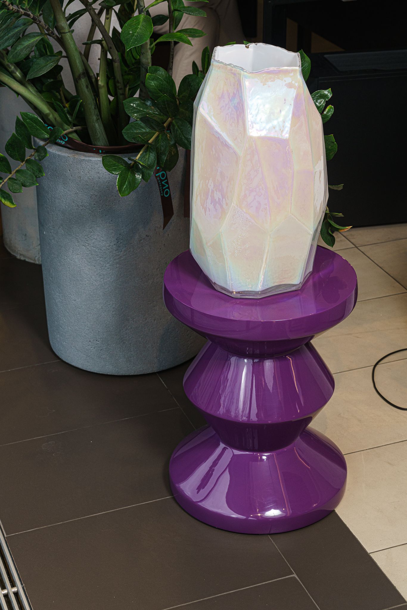 Polspotten Табурет Zig Zag Dark Purple от Polspotten — в интерьере