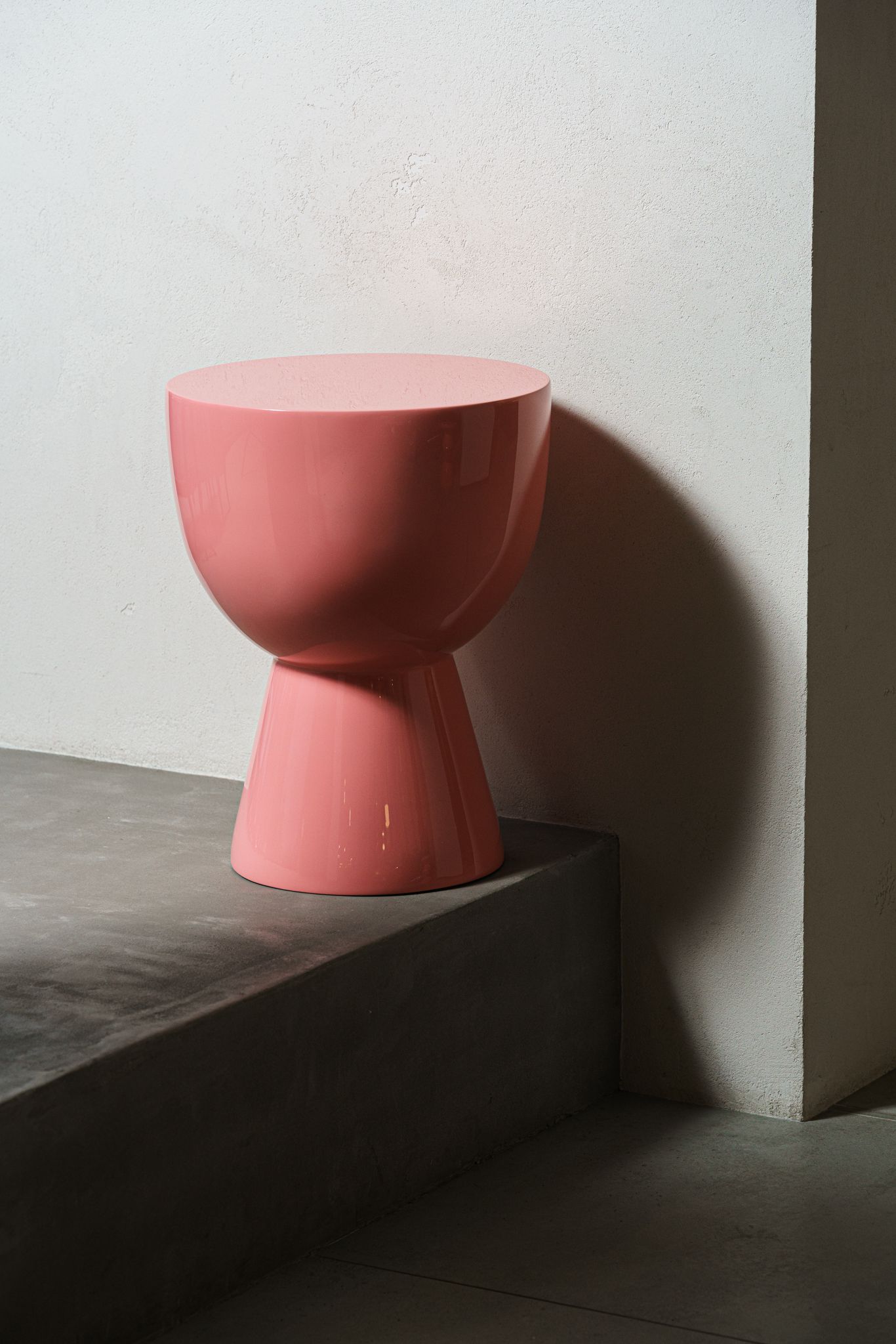 Polspotten Табурет-столик Tip Tap Light Pink от Polspotten — в интерьере
