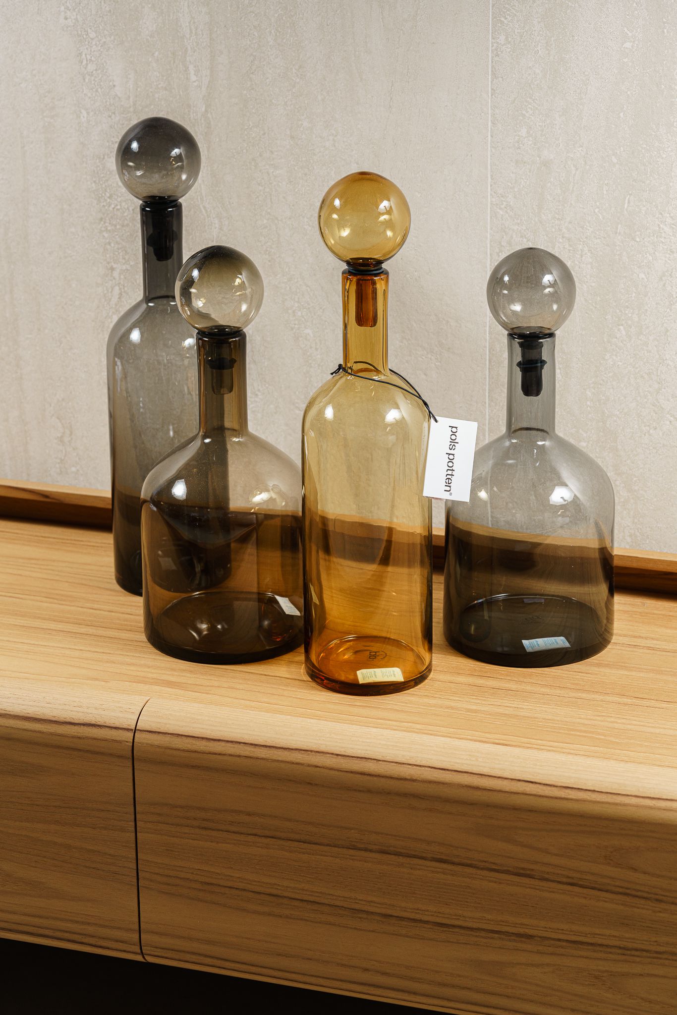 Polspotten Сет из 4х бутылей Bubbles and Bottles L Cognac от Polspotten — в интерьере