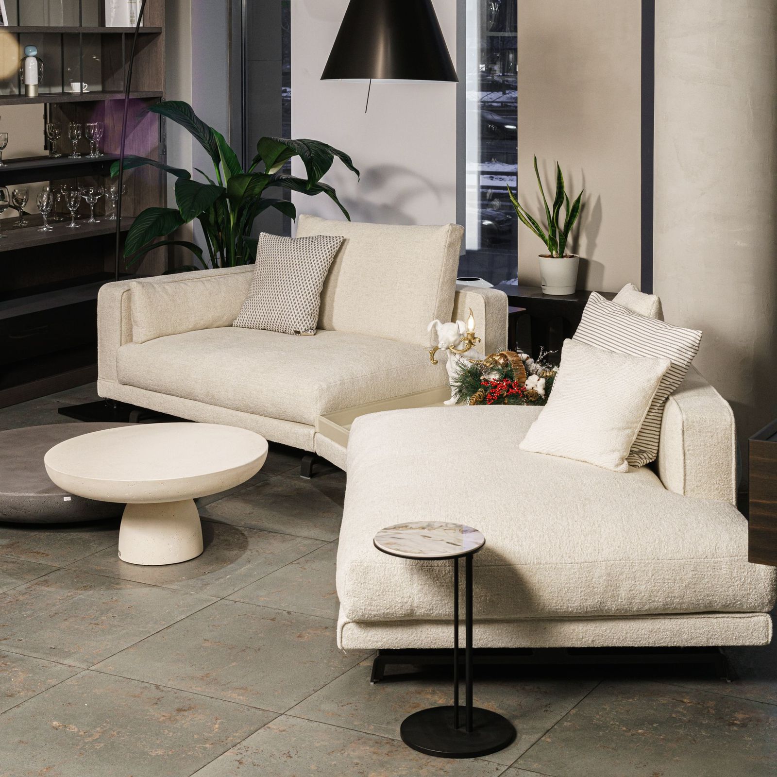 Molteni&C Диван с подушками Octave от Molteni & C — в интерьере