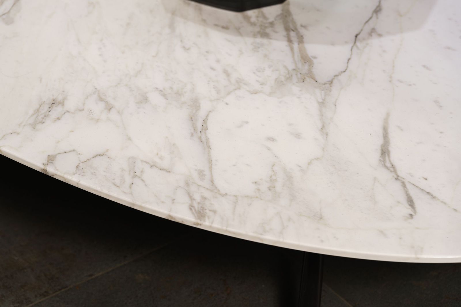 Poliform Столик овальный Mondrian Calacatta oro от Poliform