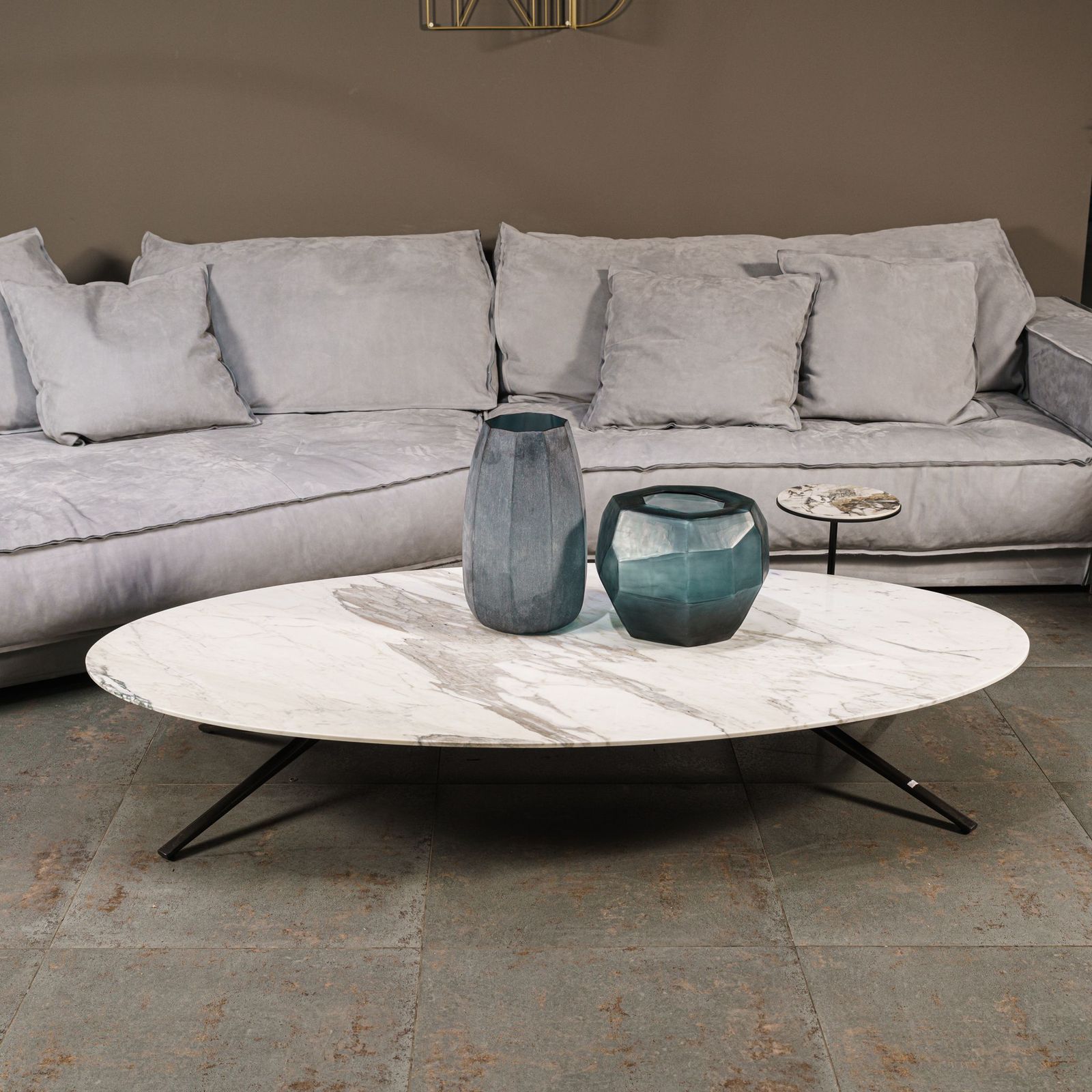 Poliform Столик овальный Mondrian Calacatta oro от Poliform — в интерьере