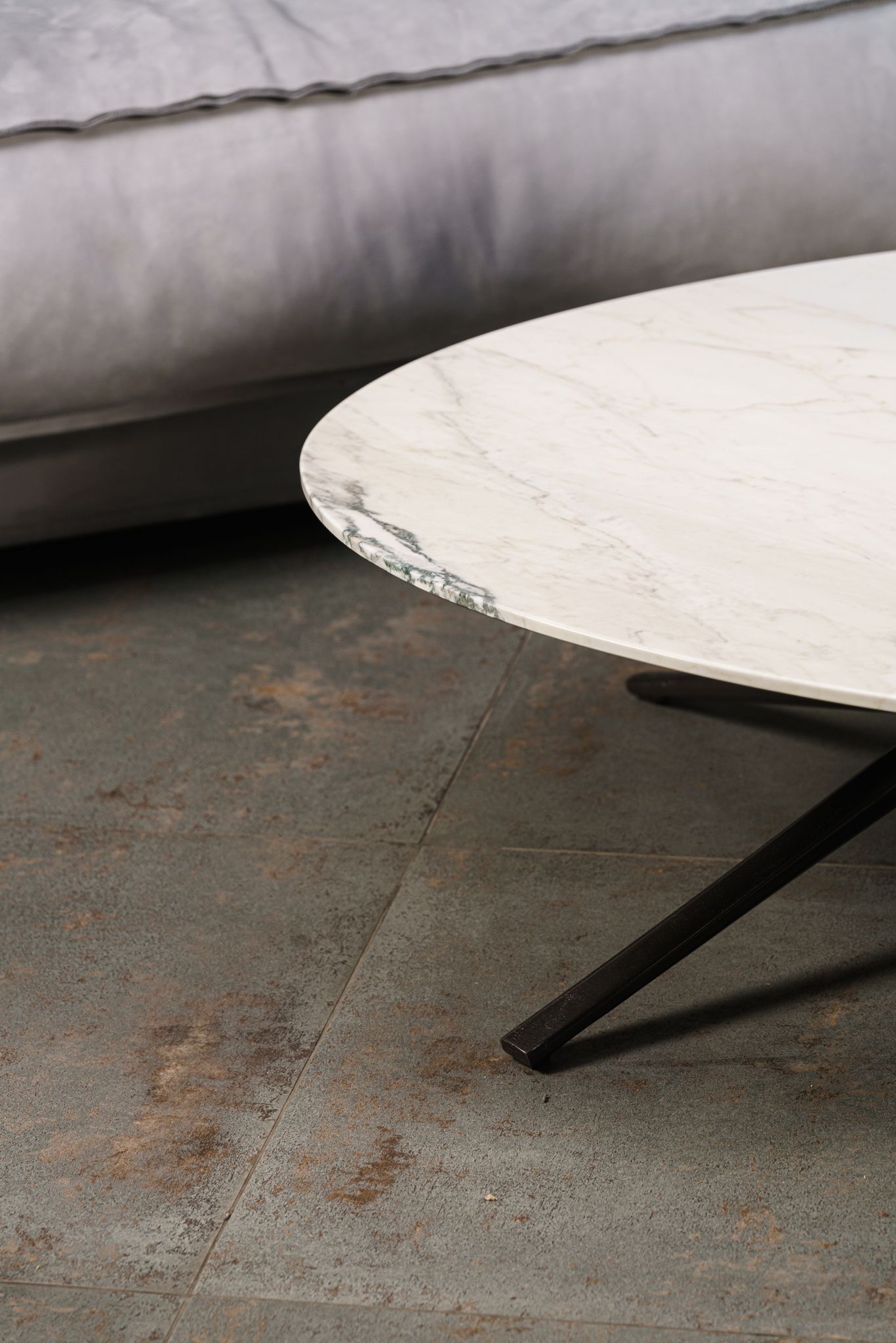 Poliform Столик овальный Mondrian Calacatta oro от Poliform — в интерьере
