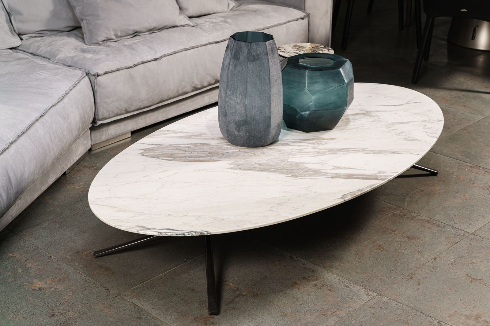 Poliform Столик овальный Mondrian Calacatta oro от Poliform — в интерьере