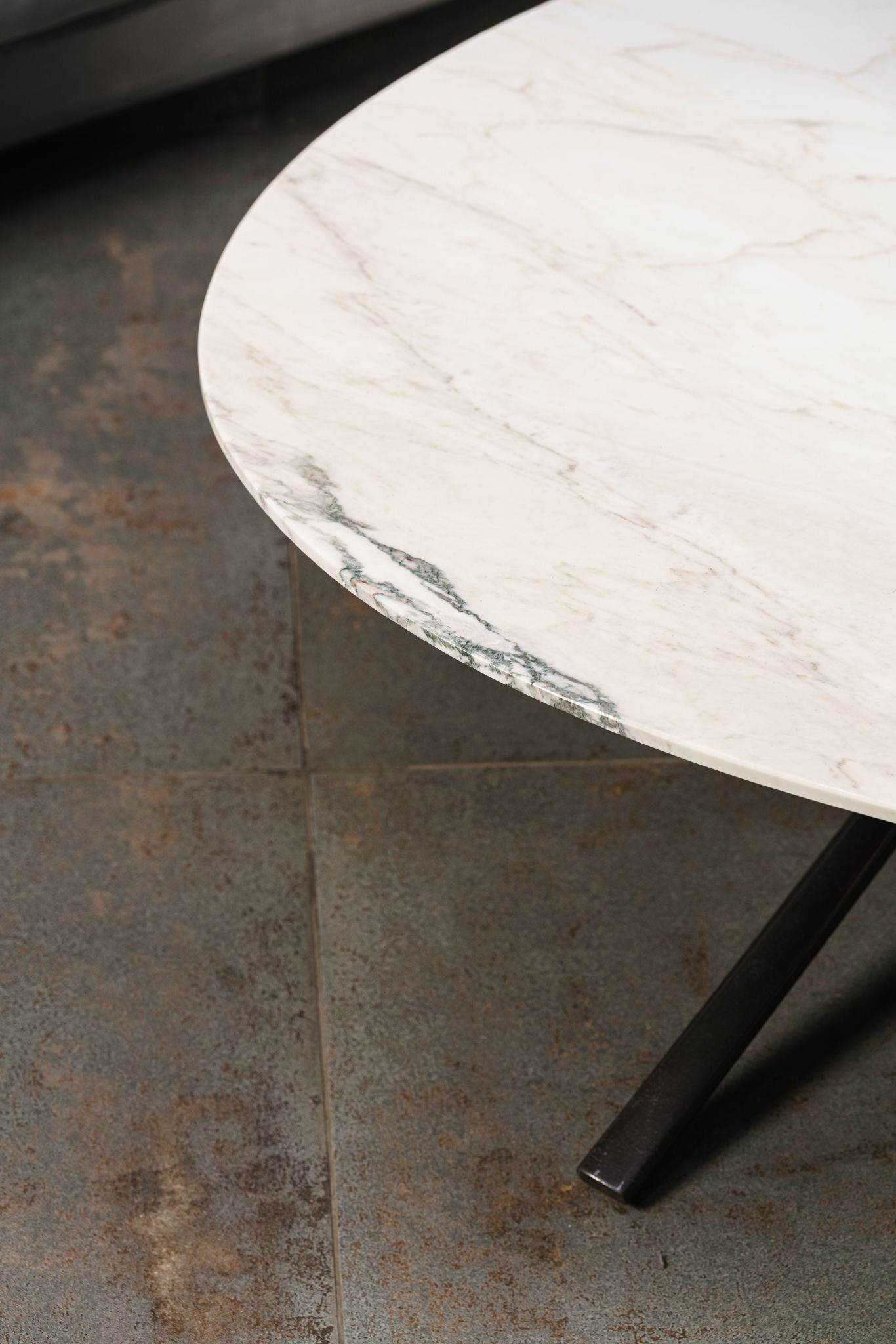 Poliform Столик овальный Mondrian Calacatta oro от Poliform — в интерьере