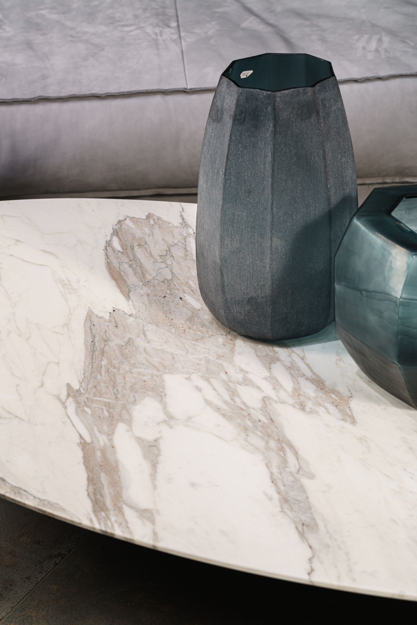 Poliform Столик овальный Mondrian Calacatta oro от Poliform — в интерьере