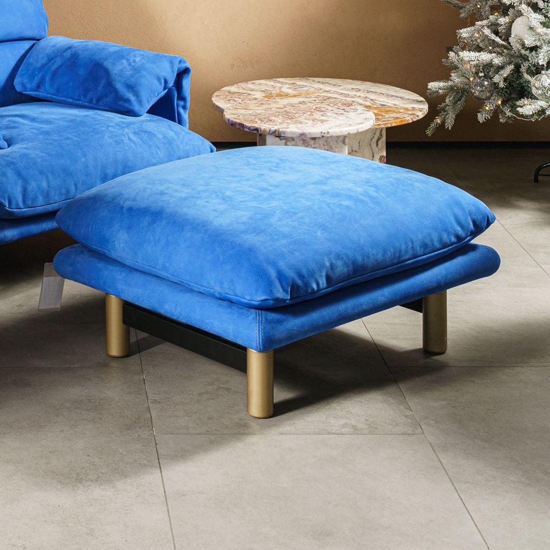 Baxter Пуф Jo Electric Blue от Baxter — в интерьере