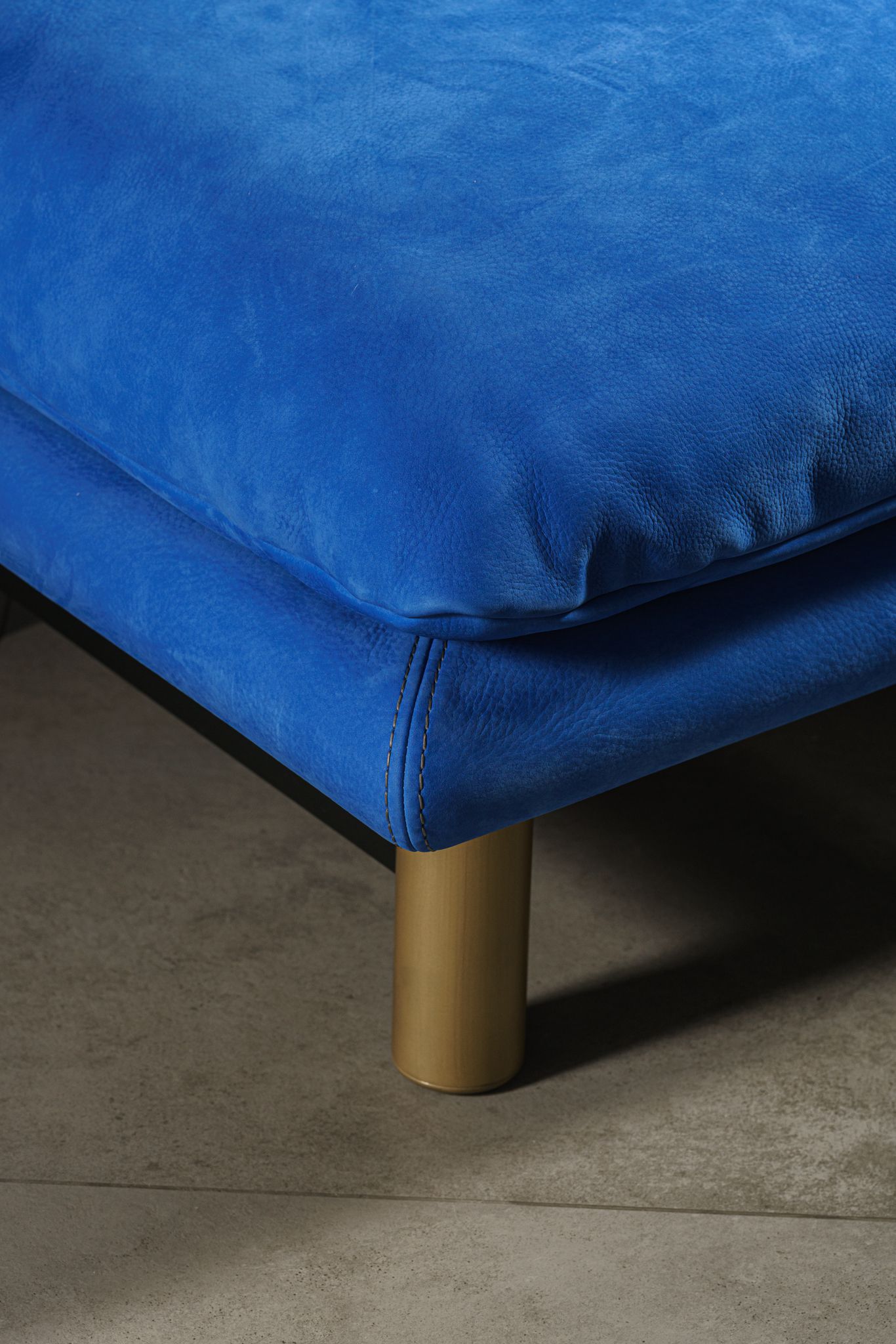 Baxter Пуф Jo Electric Blue от Baxter — в интерьере