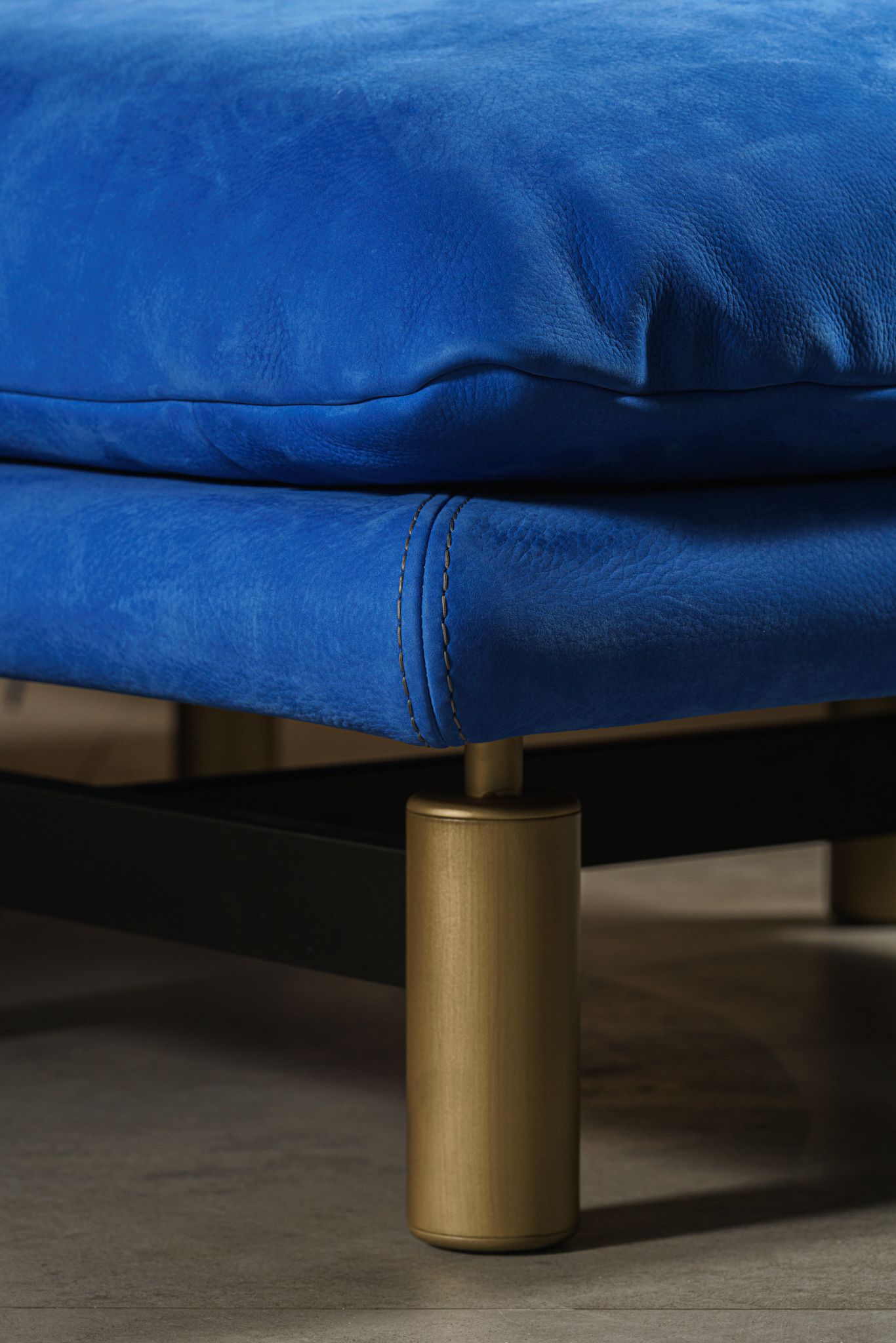 Baxter Пуф Jo Electric Blue от Baxter — в интерьере
