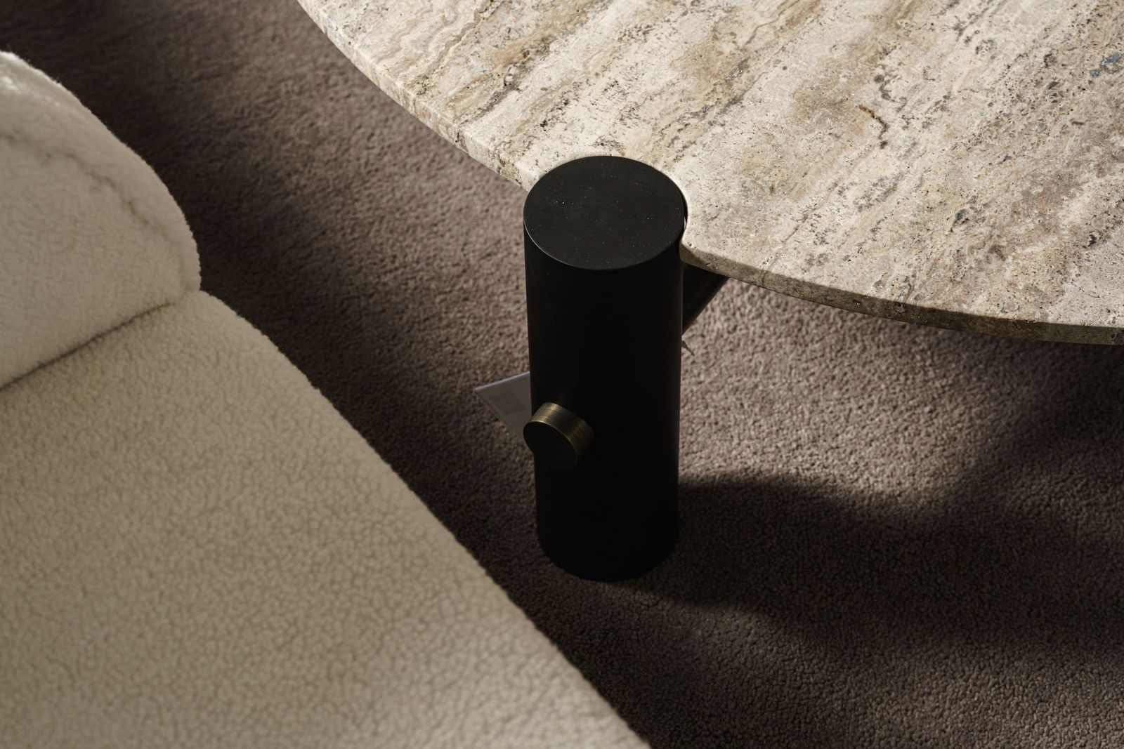 Baxter Журнальный столик Thalatha Travertino Brassed metal от Baxter — в интерьере