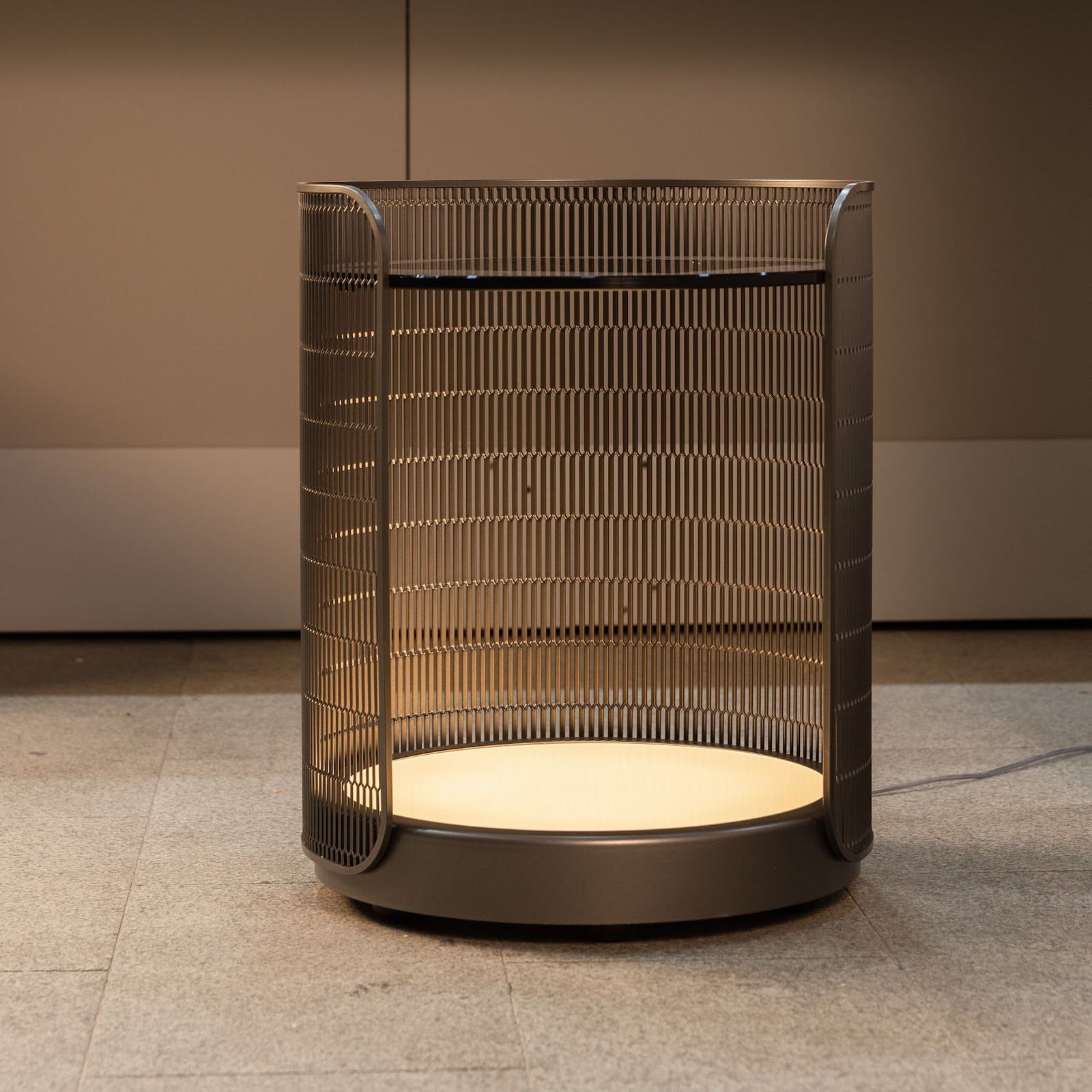Flou Прикроватная тумбочка Chiaro di Luna Matt Burnished от Flou — в интерьере