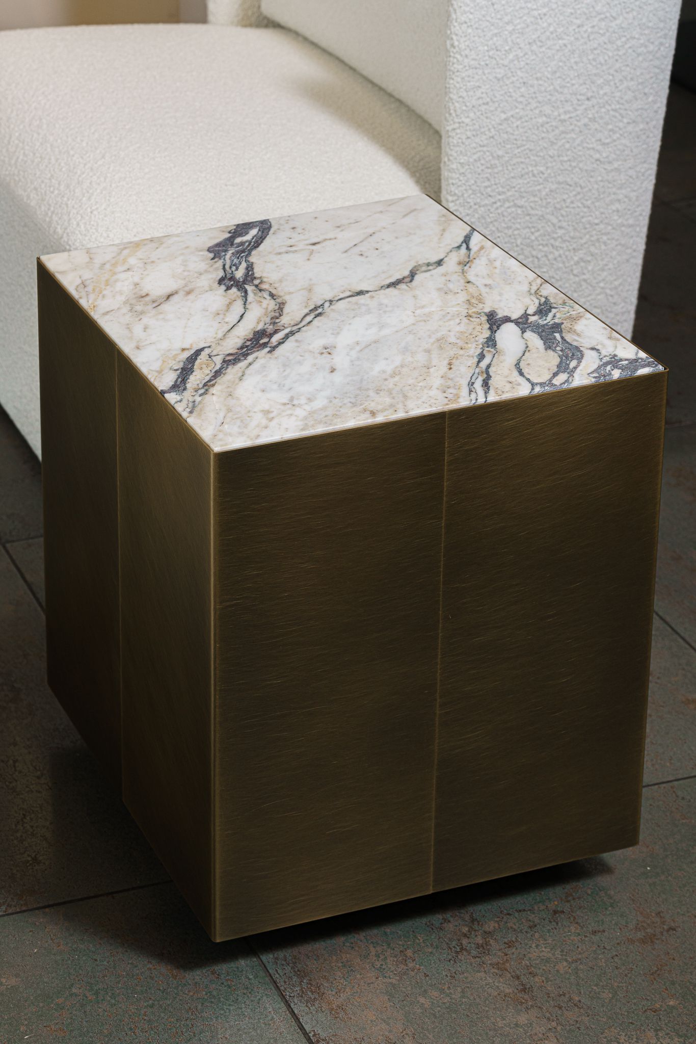 Meridiani Журнальный столик Belt Marble 40 square от Meridiani — в интерьере