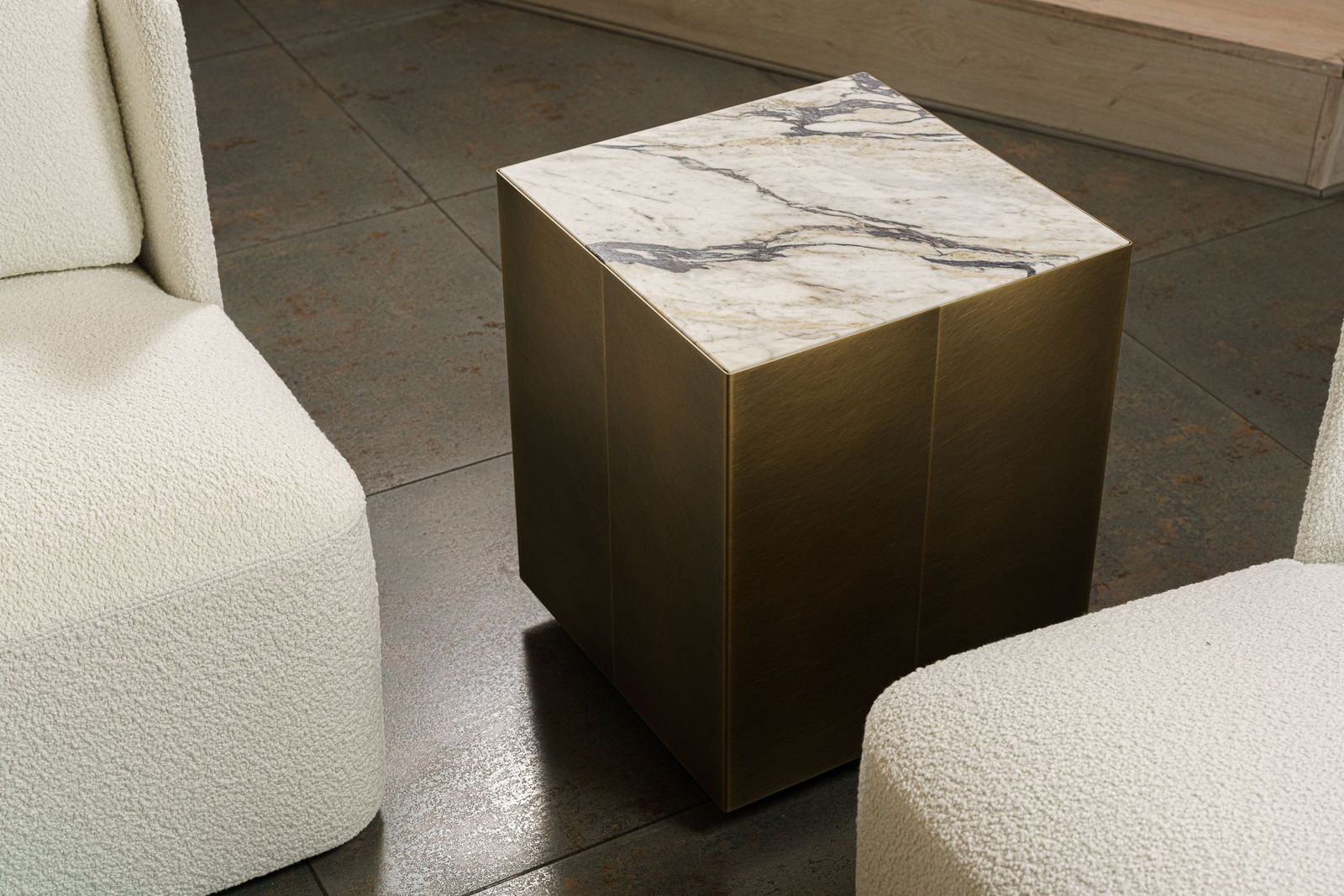 Meridiani Журнальный столик Belt Marble 40 square от Meridiani — в интерьере