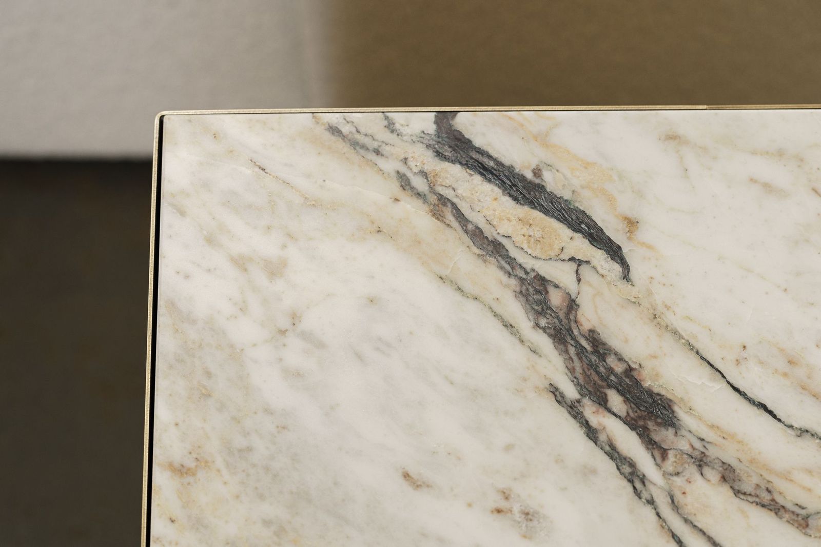 Meridiani Журнальный столик Belt Marble 40 square от Meridiani — в интерьере