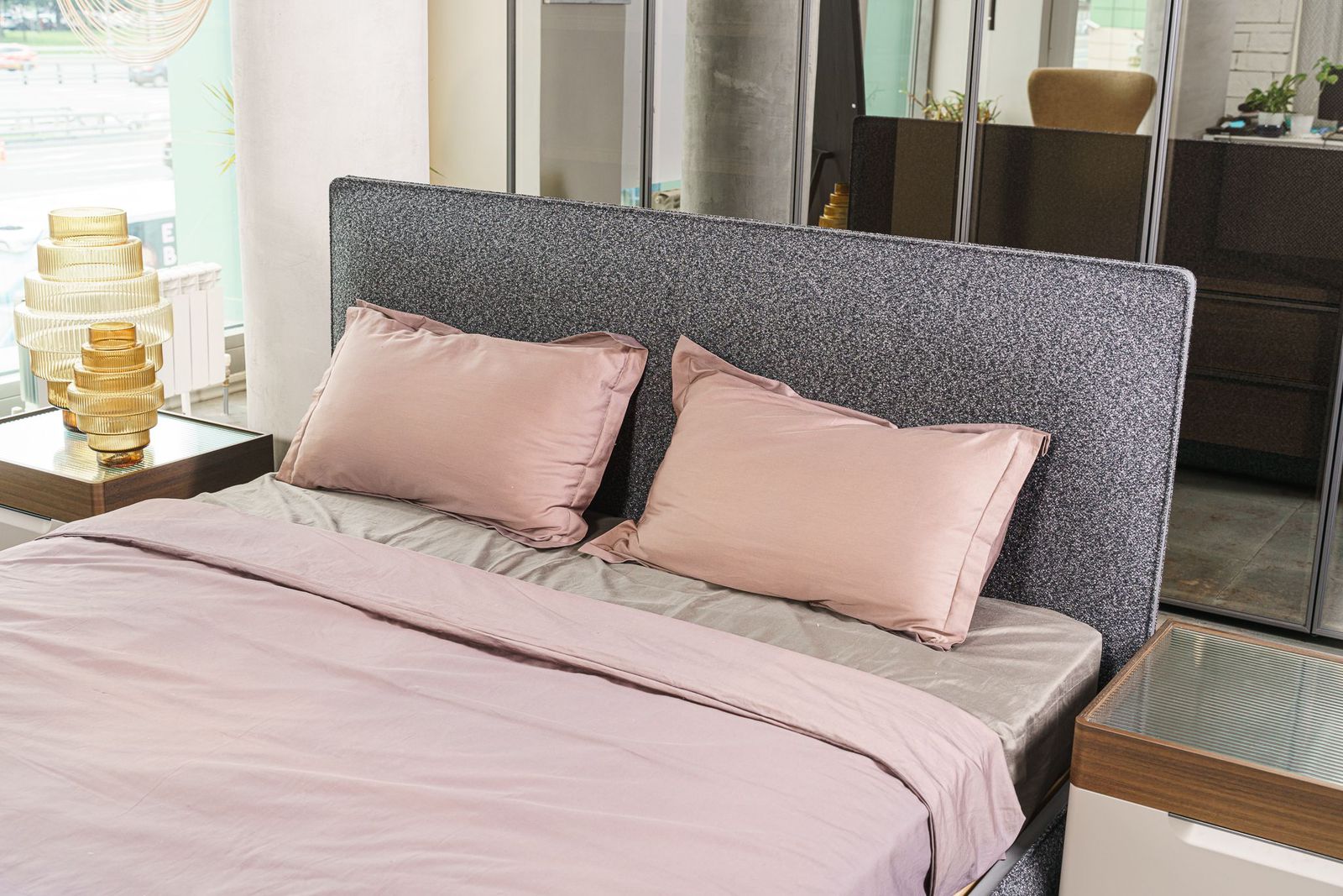 Molteni&C Кровать в стиле минимализм Ribbon Kiwi от Molteni & C — в интерьере