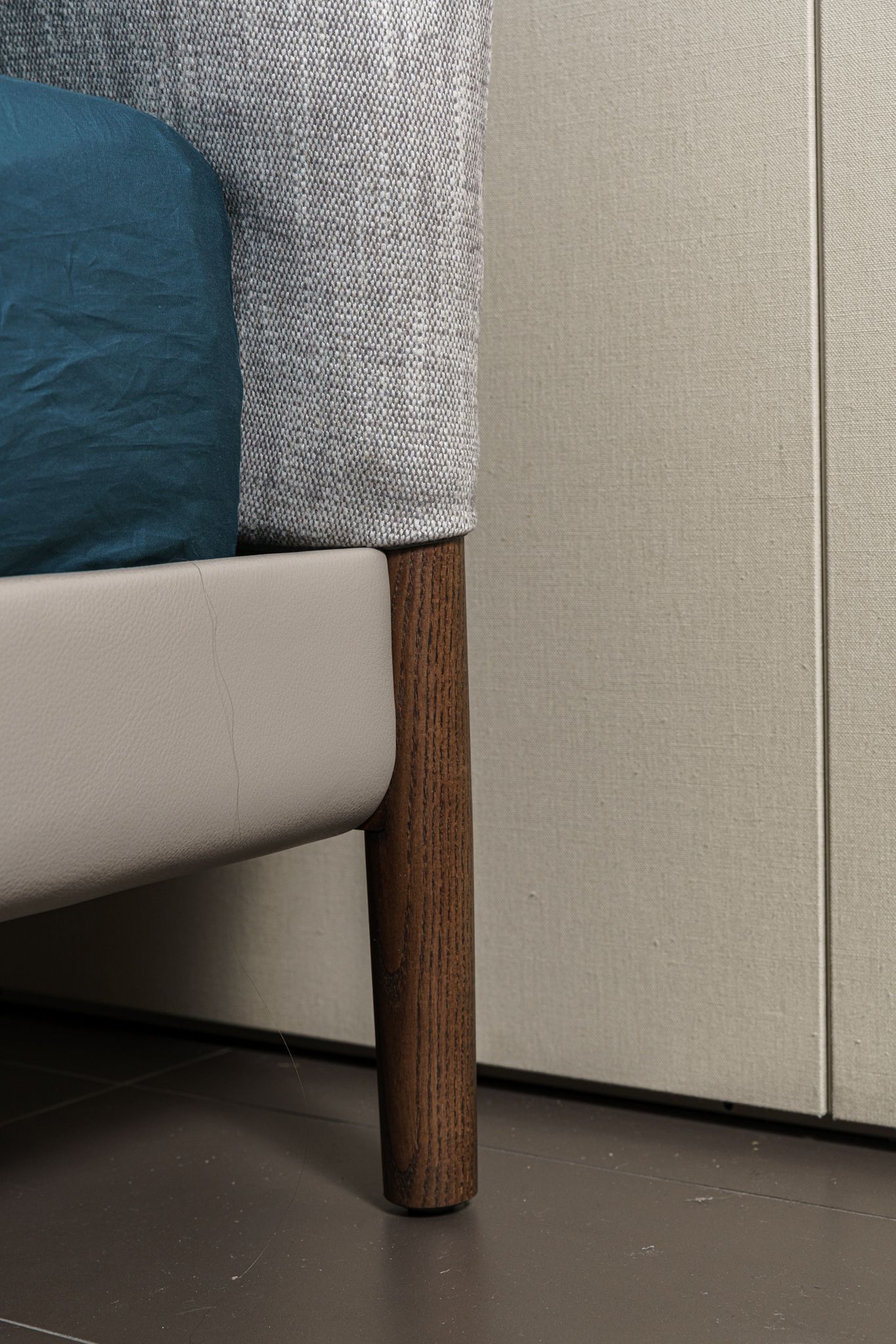 Poltrona Frau Кровать Times Light Brown / Pelle promice от Poltrona Frau — в интерьере