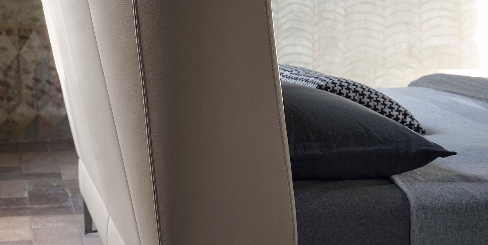 Poltrona Frau Кровать Bretagne Boucle / Pelle Topo от Poltrona Frau — в интерьере