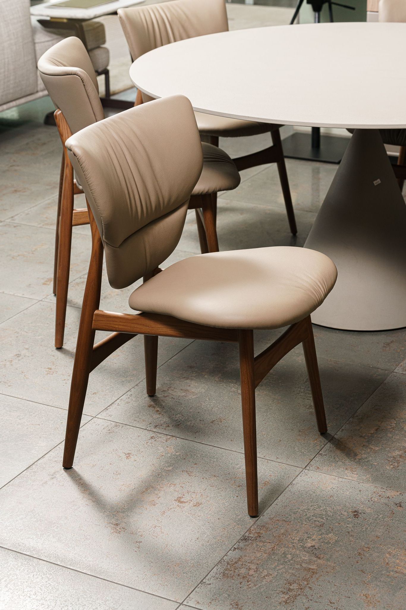 Cattelan Italia Стул Dumbo Fango / Canaletto Walnut от Cattelan Italia — в интерьере