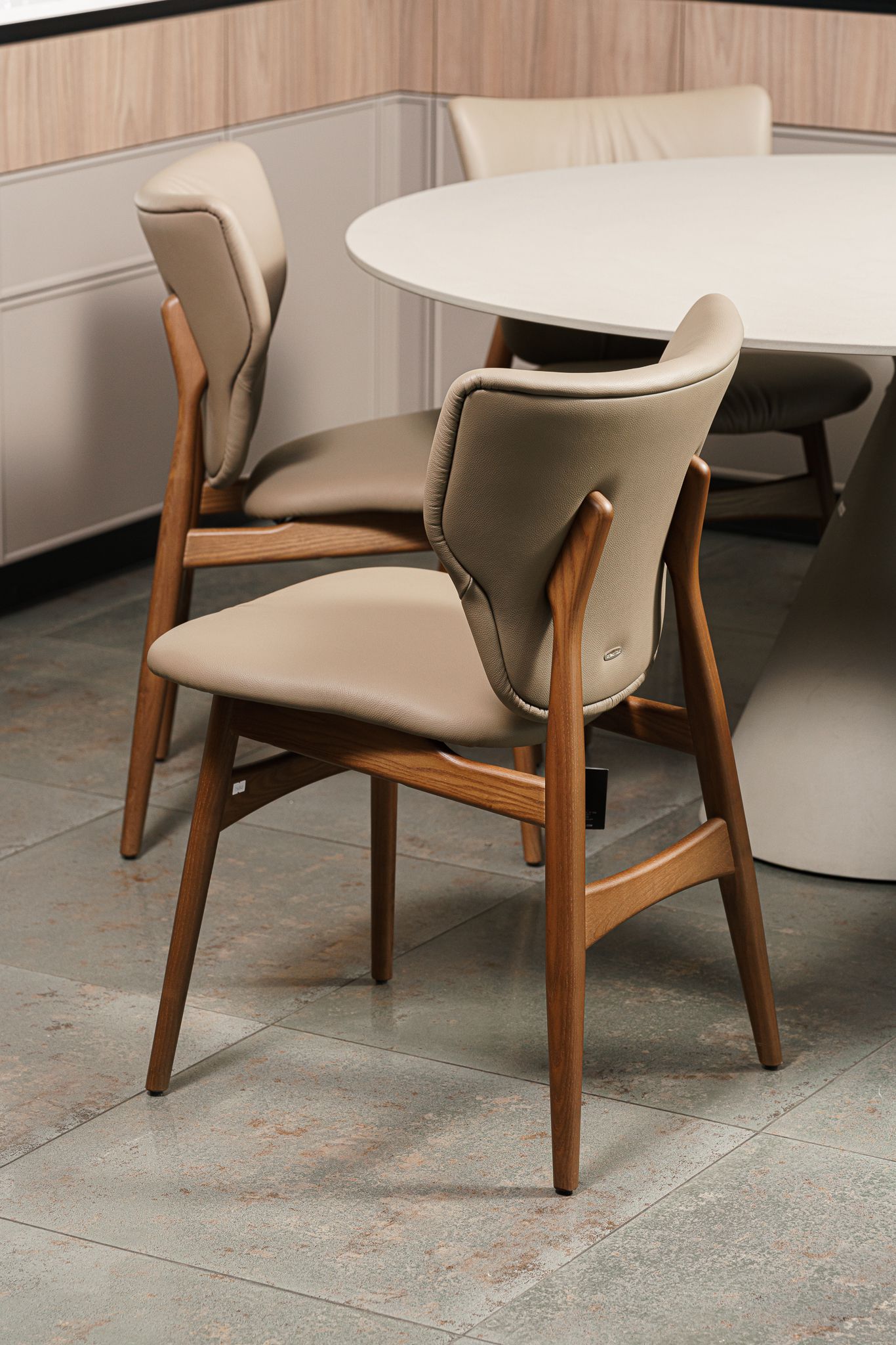 Cattelan Italia Стул Dumbo Fango / Canaletto Walnut от Cattelan Italia — в интерьере