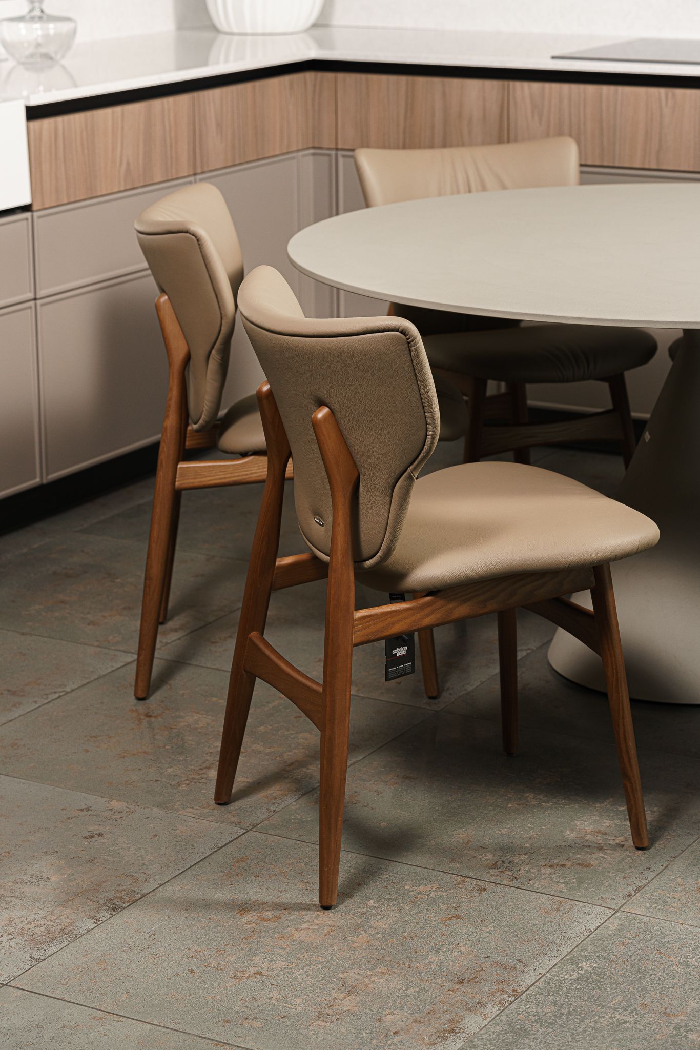 Cattelan Italia Стул Dumbo Fango / Canaletto Walnut от Cattelan Italia — в интерьере