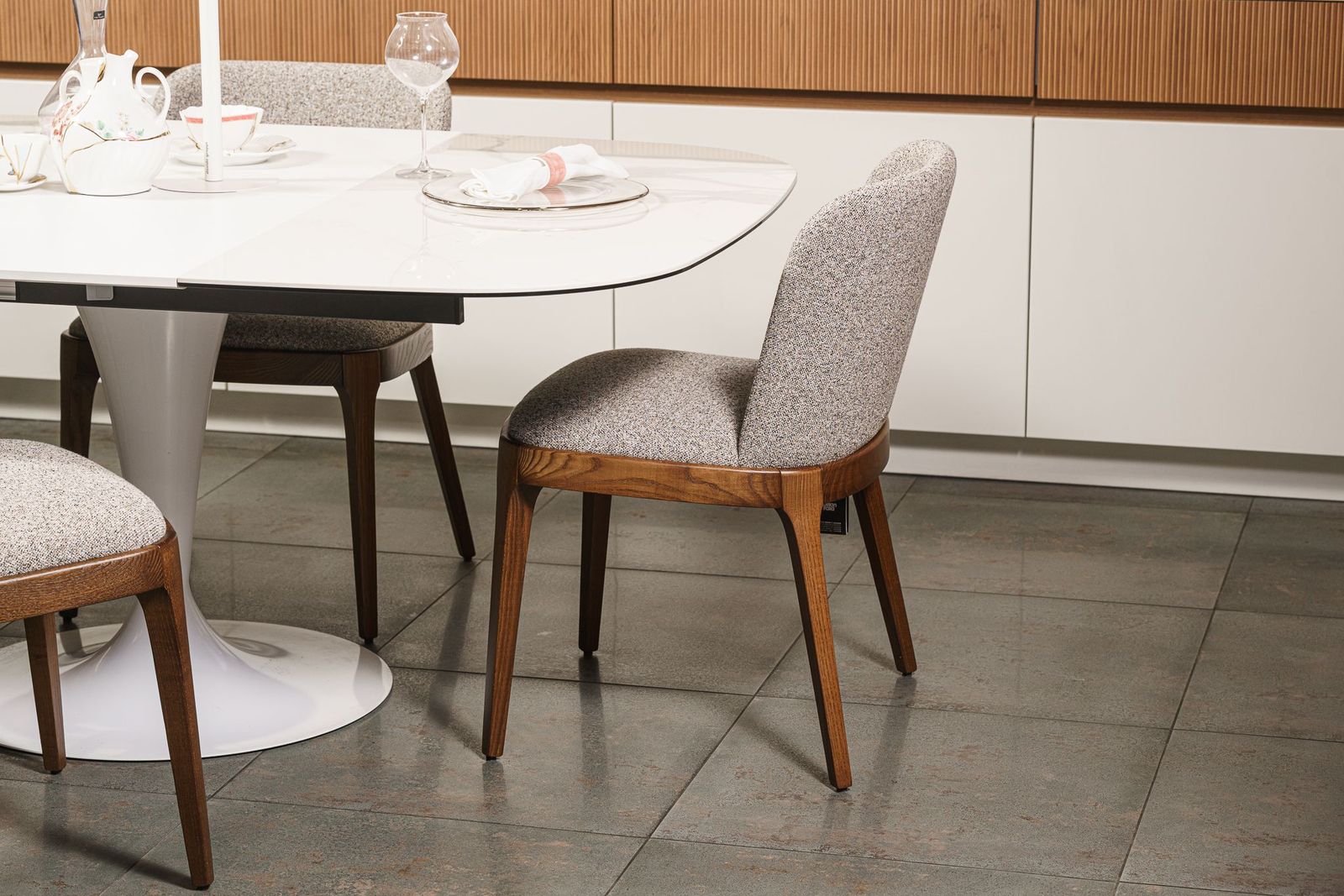 Cattelan Italia Стул Magda A noce Canaletto / tessuto B222 от Cattelan Italia — в интерьере