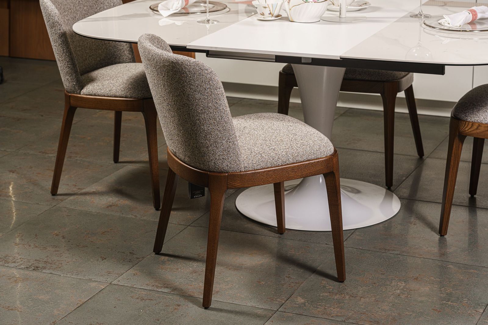 Cattelan Italia Стул Magda A noce Canaletto / tessuto B222 от Cattelan Italia — в интерьере