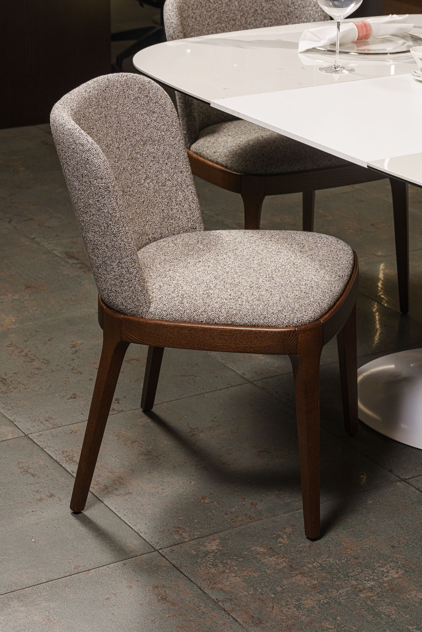 Cattelan Italia Стул Magda A noce Canaletto / tessuto B222 от Cattelan Italia — в интерьере