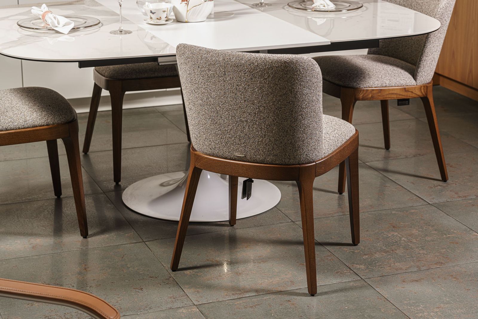 Cattelan Italia Стул Magda A noce Canaletto / tessuto B222 от Cattelan Italia — в интерьере