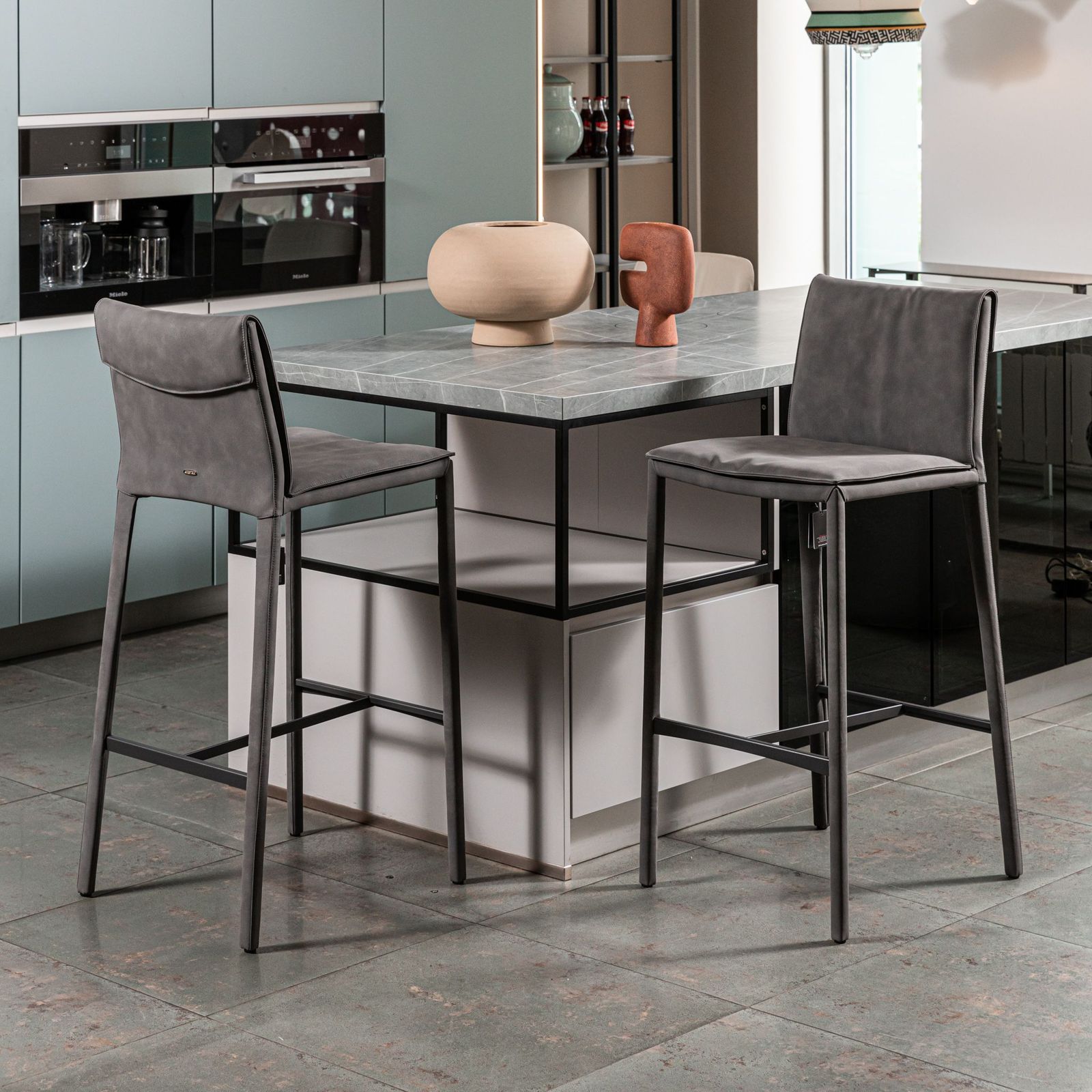 Cattelan Italia Барный стул Isabel A Pelle SN06 Vulcano от Cattelan Italia — в интерьере