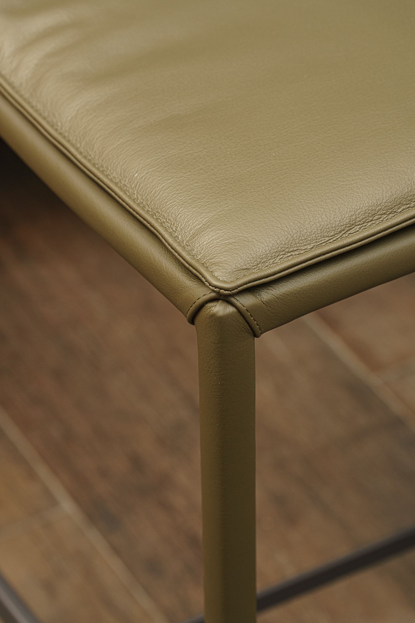 Cattelan Italia Барный стул Isabel B Pelle Oliva от Cattelan Italia — в интерьере