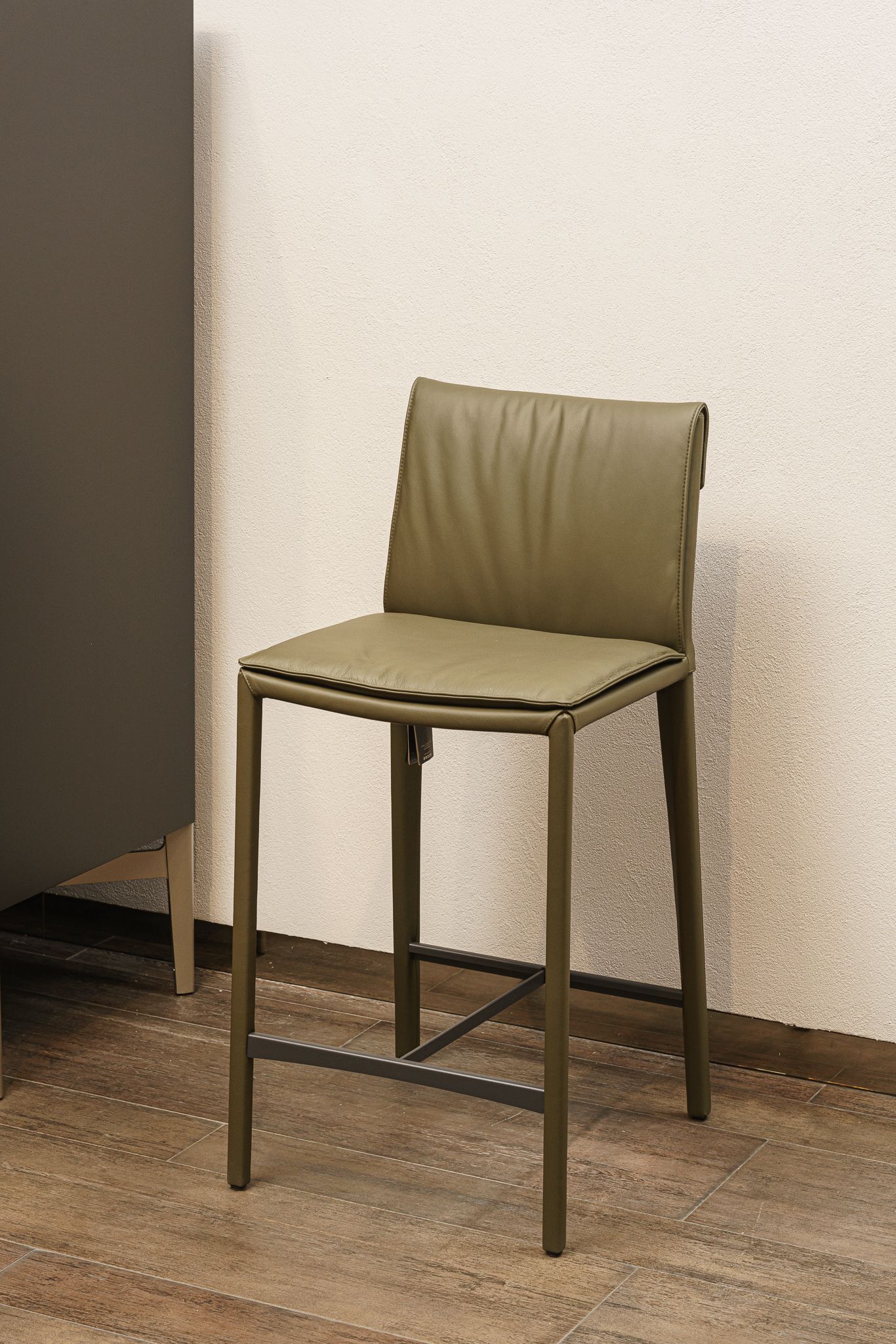 Cattelan Italia Барный стул Isabel B Pelle Oliva от Cattelan Italia — в интерьере