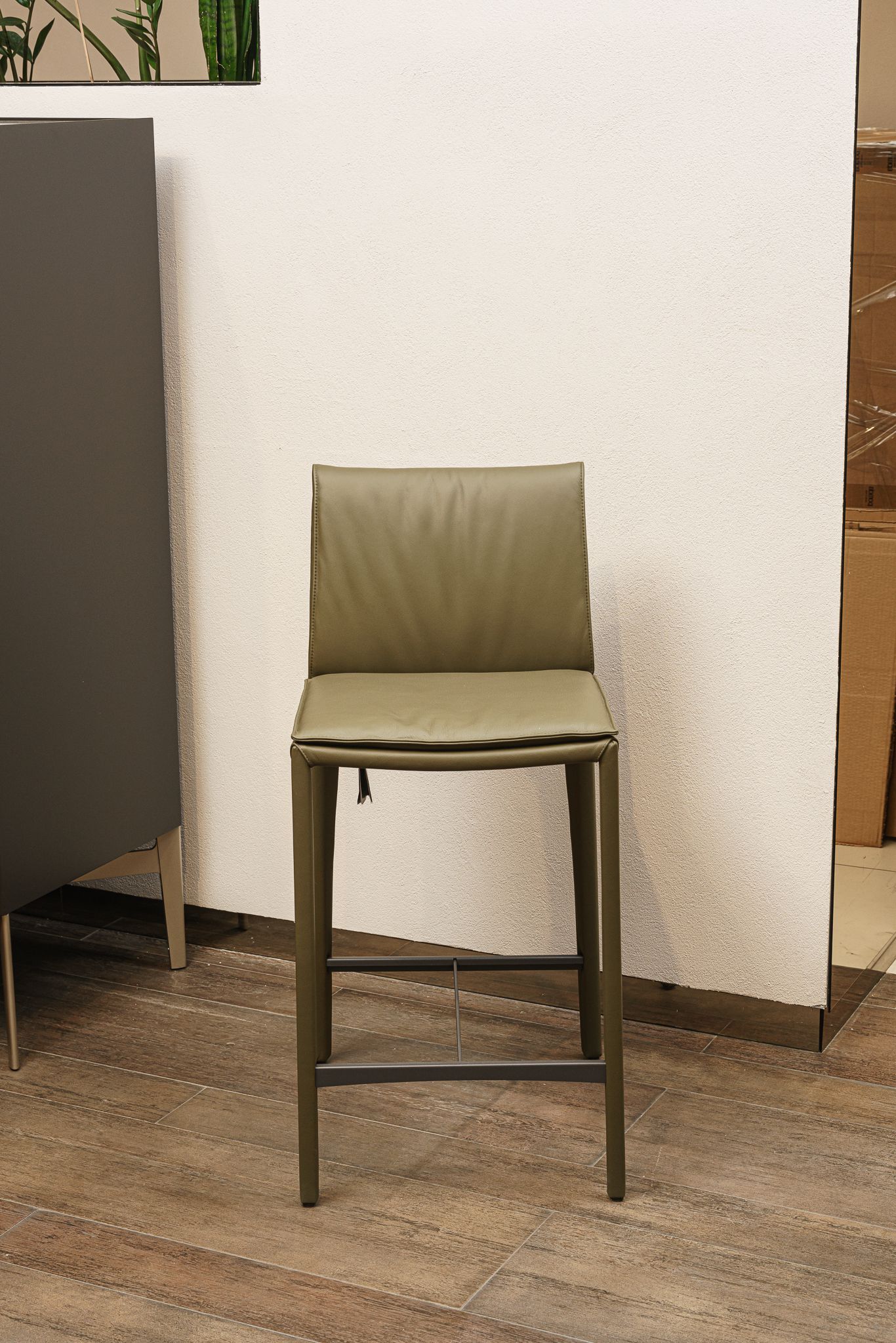 Cattelan Italia Барный стул Isabel B Pelle Oliva от Cattelan Italia — в интерьере
