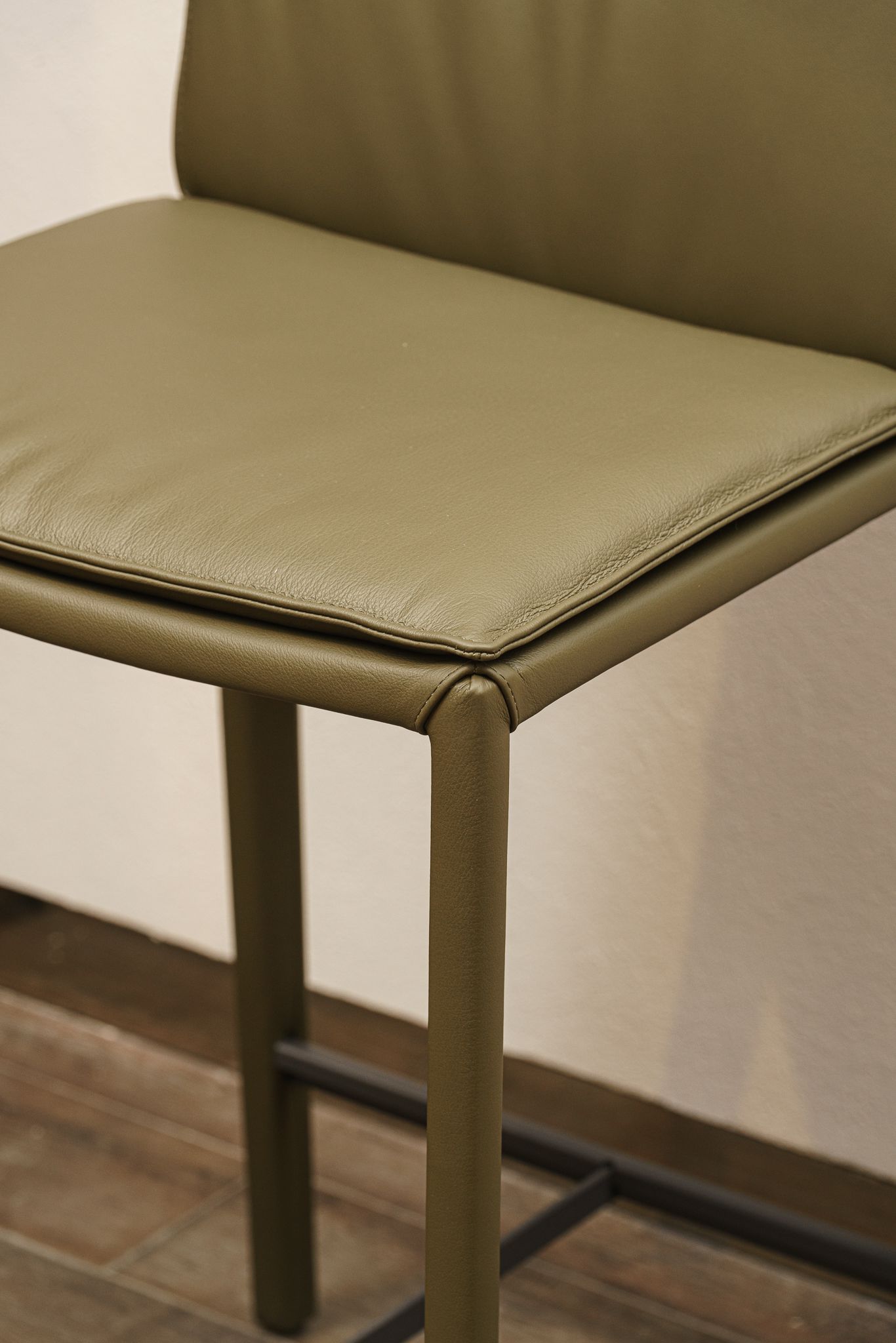Cattelan Italia Барный стул Isabel B Pelle Oliva от Cattelan Italia — в интерьере