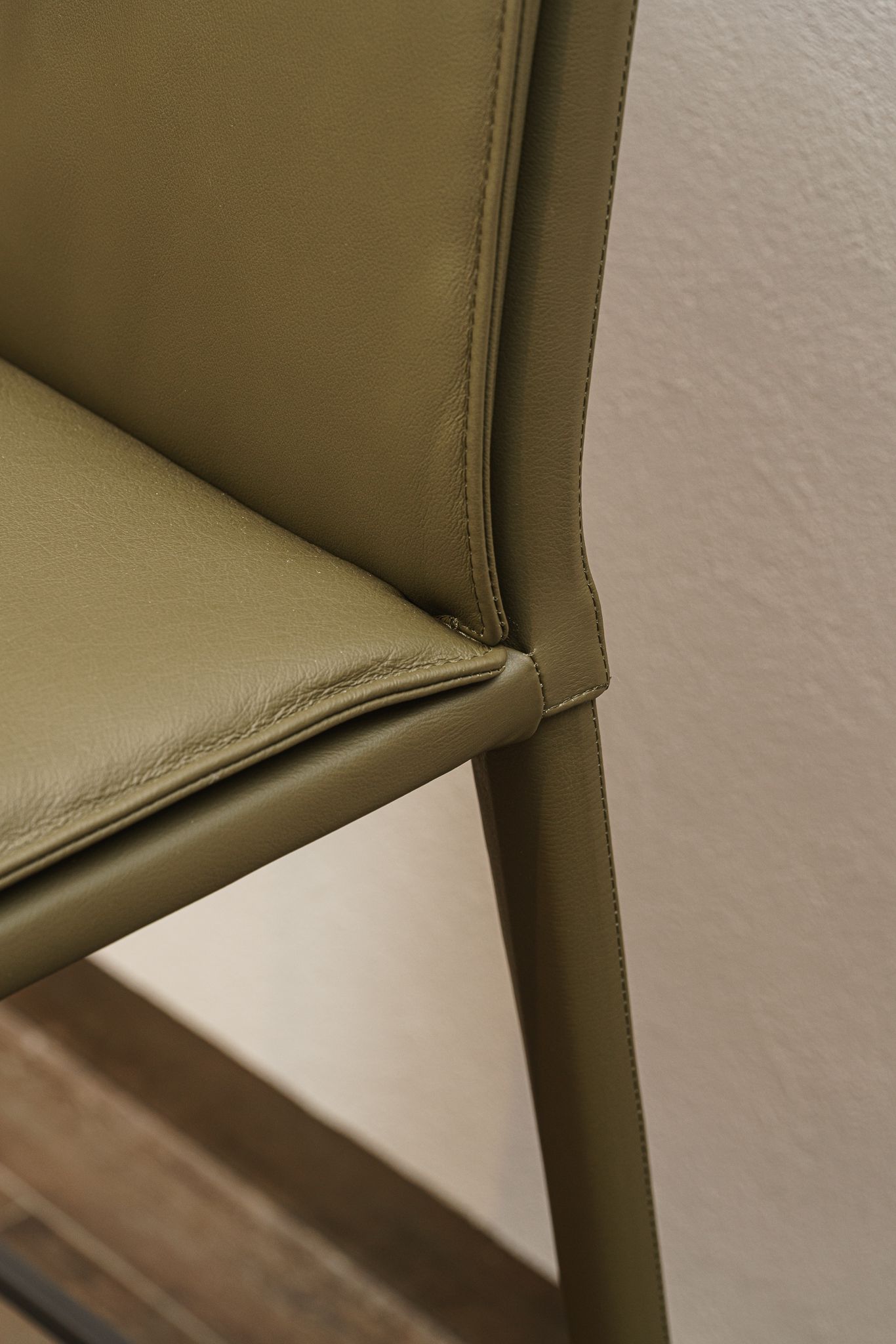 Cattelan Italia Барный стул Isabel B Pelle Oliva от Cattelan Italia — в интерьере