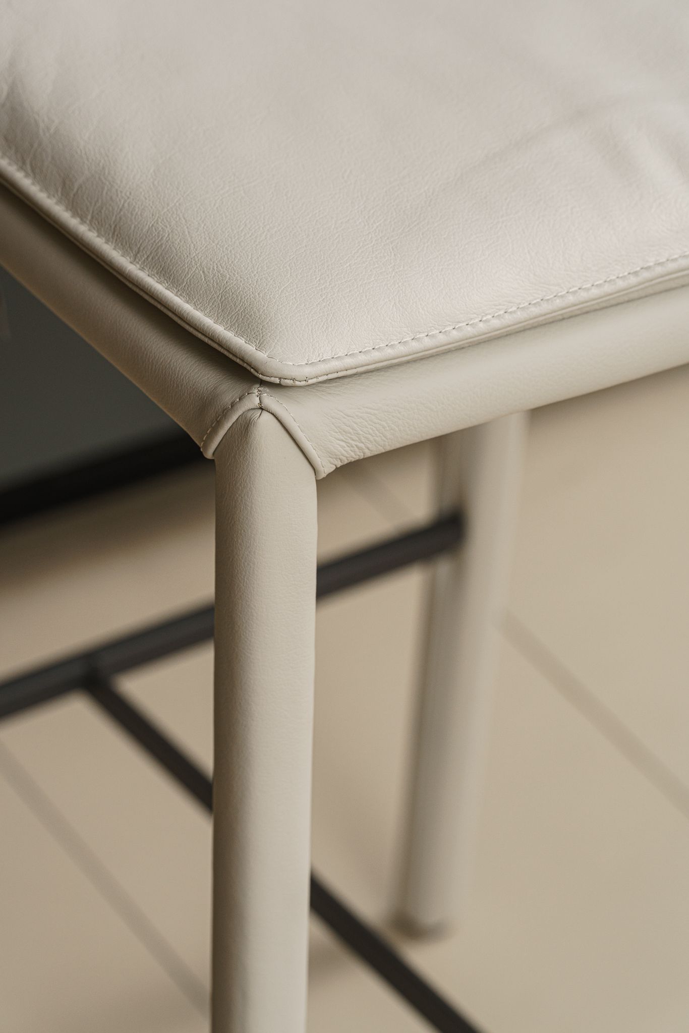 Cattelan Italia Барный стул Isabel A Pelle Dover от Cattelan Italia — в интерьере