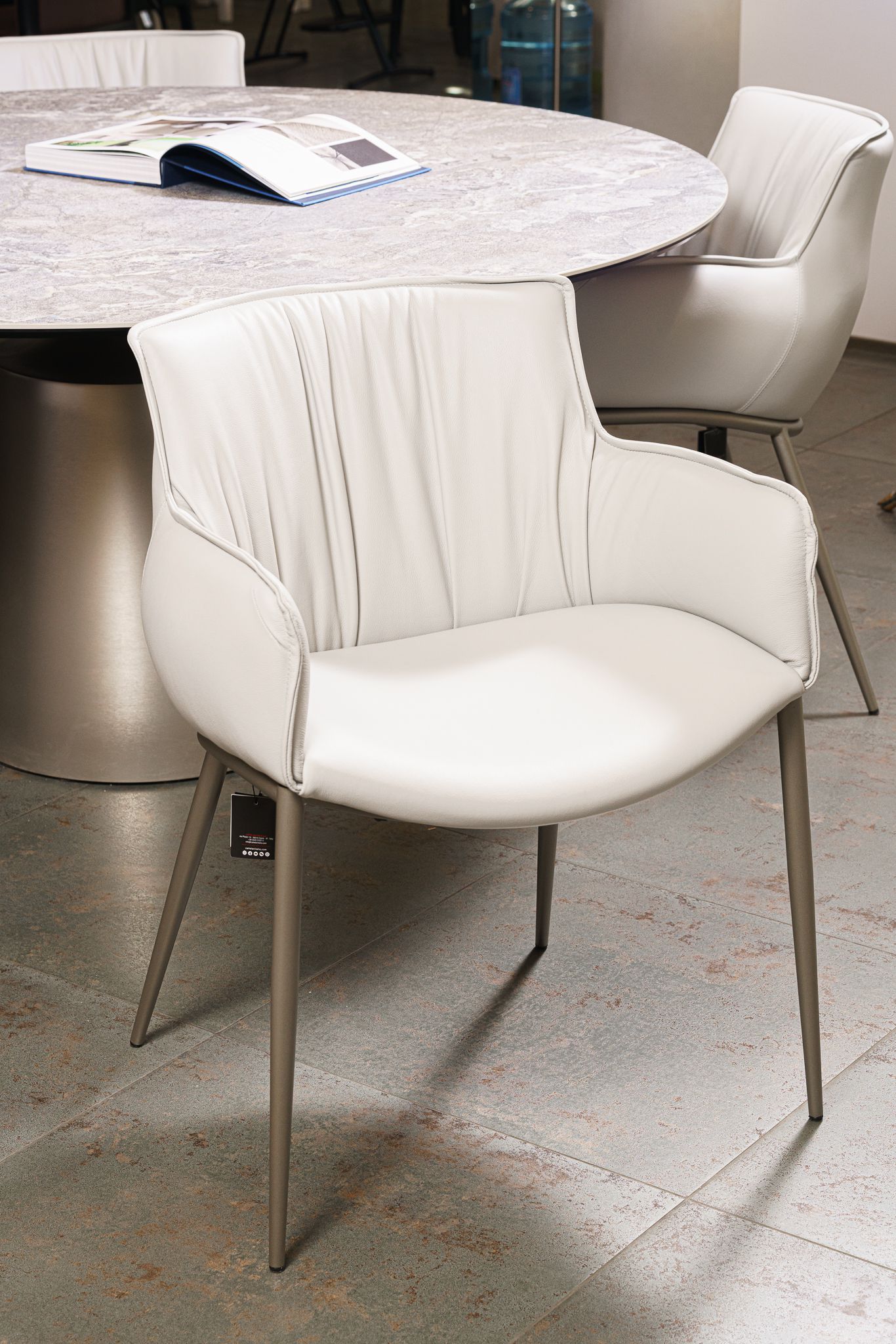Cattelan Italia Стул с подлокотниками Rhonda Artico от Cattelan Italia — в интерьере