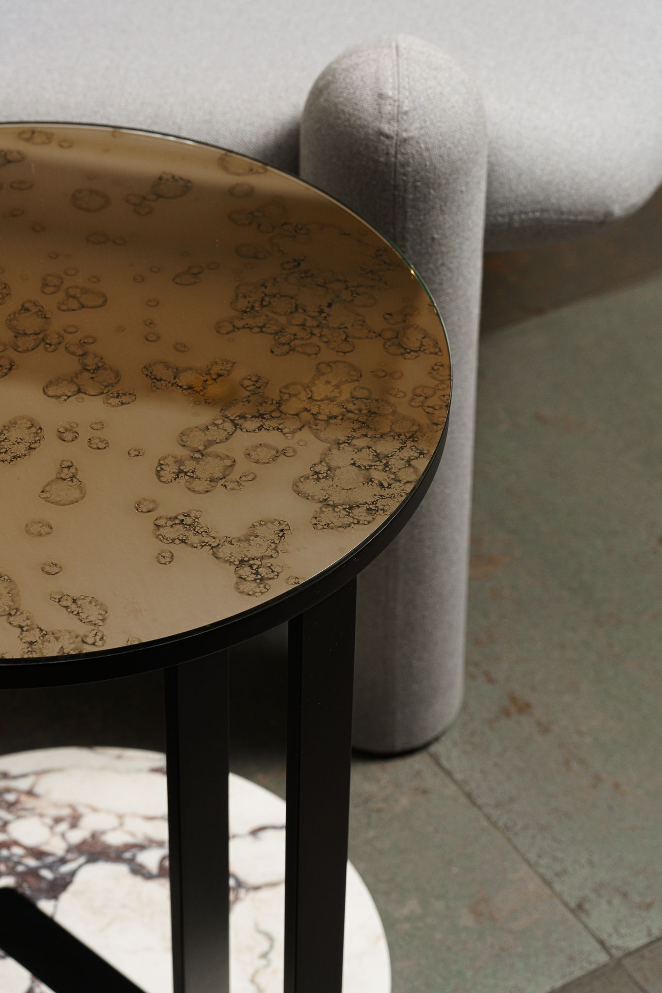 Meridiani Журнальный столик Ralf Old Silver Mirror от Meridiani — в интерьере