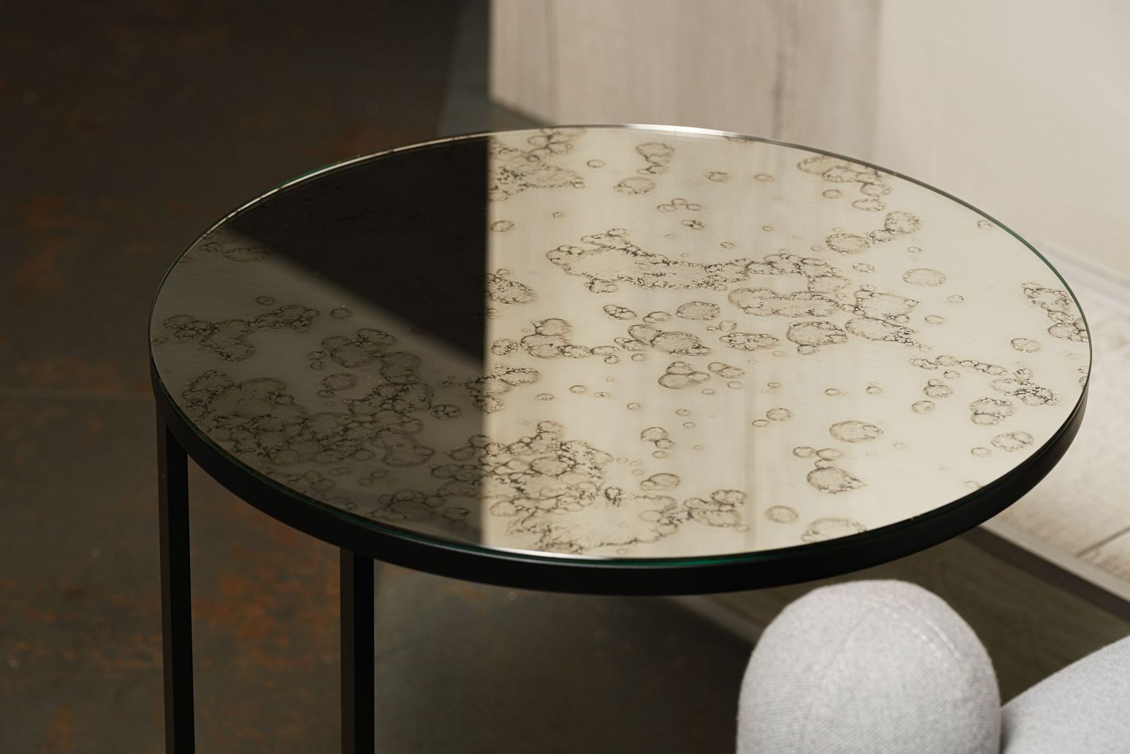 Meridiani Журнальный столик Ralf Old Silver Mirror от Meridiani — в интерьере