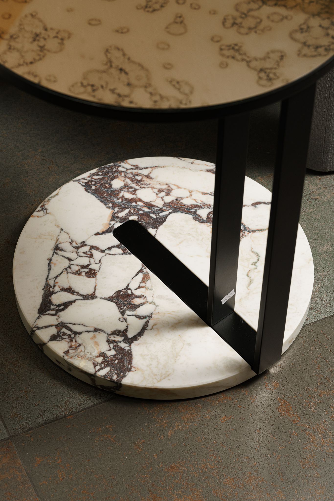 Meridiani Журнальный столик Ralf Old Silver Mirror от Meridiani — в интерьере