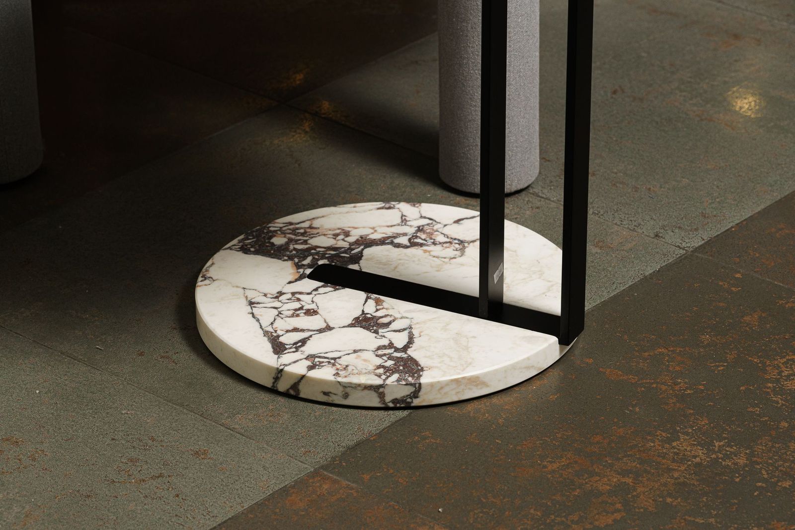 Meridiani Журнальный столик Ralf Old Silver Mirror от Meridiani — в интерьере