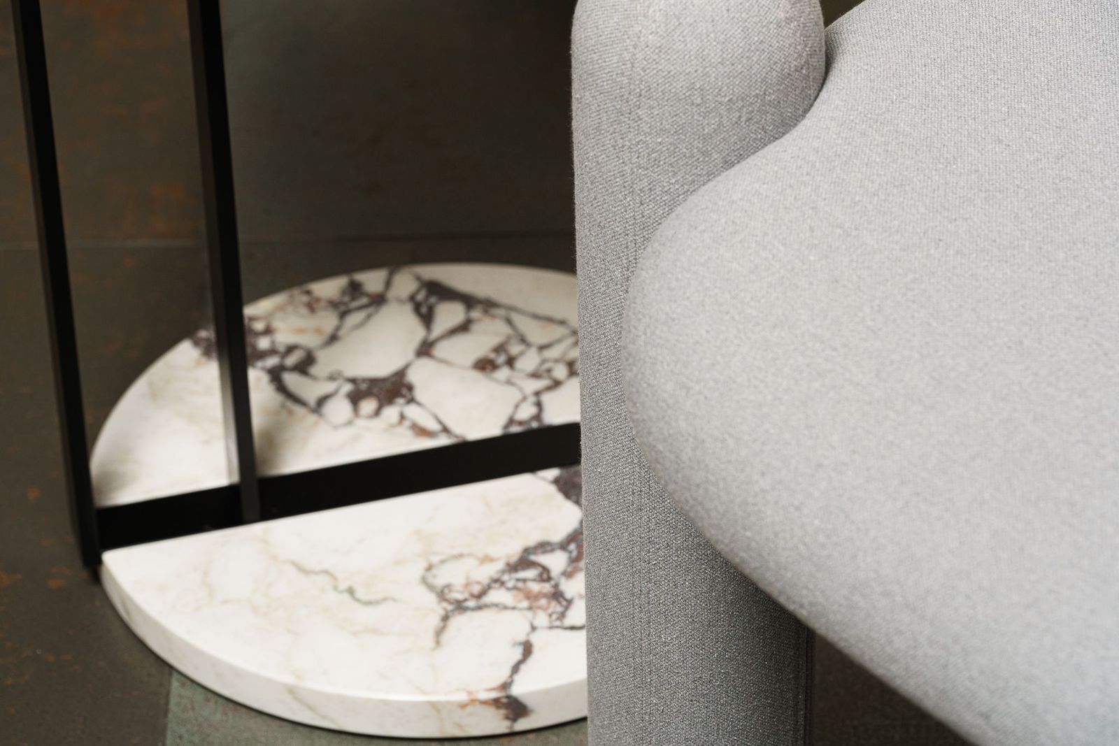 Meridiani Журнальный столик Ralf Old Silver Mirror от Meridiani — в интерьере