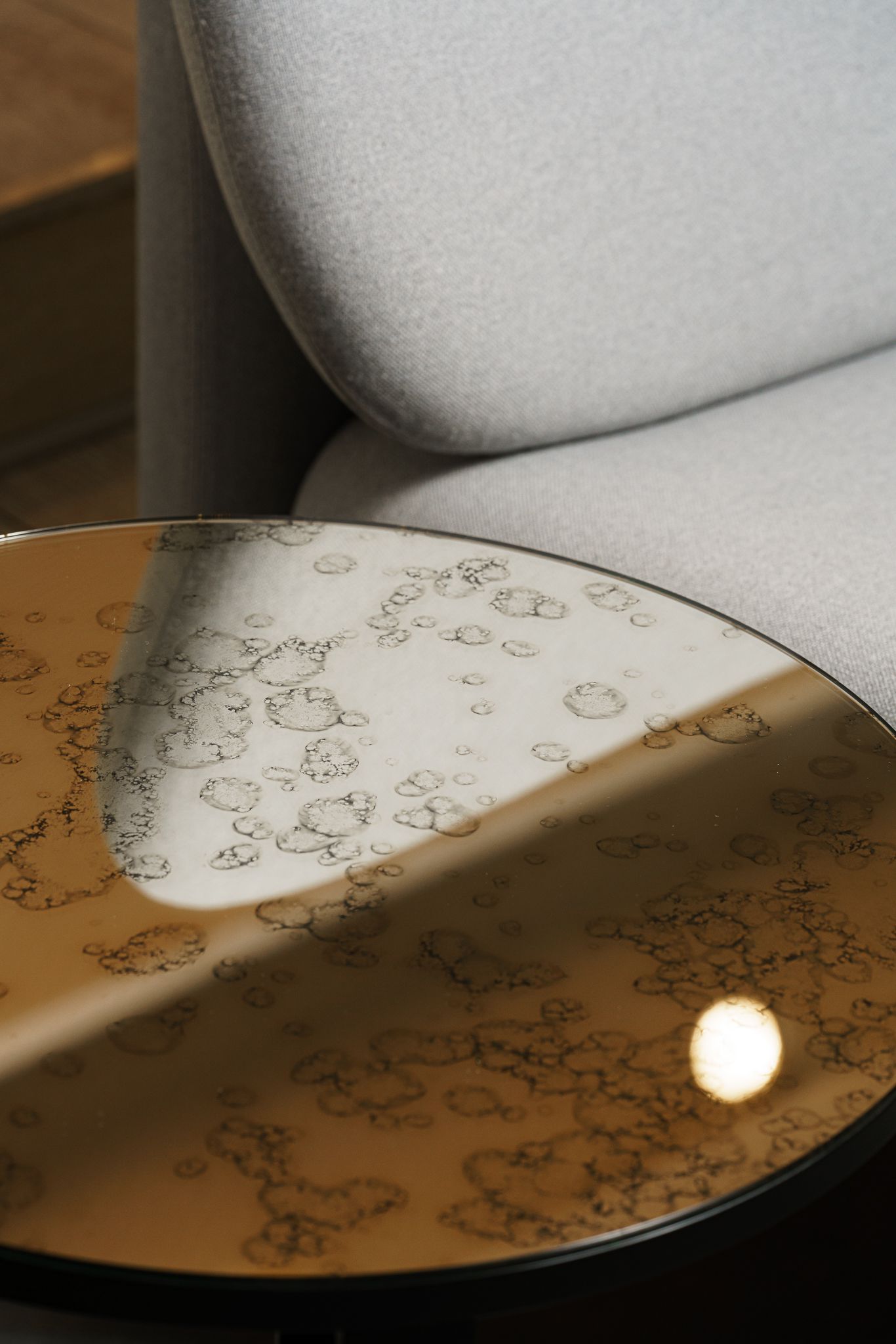 Meridiani Журнальный столик Ralf Old Silver Mirror от Meridiani — в интерьере